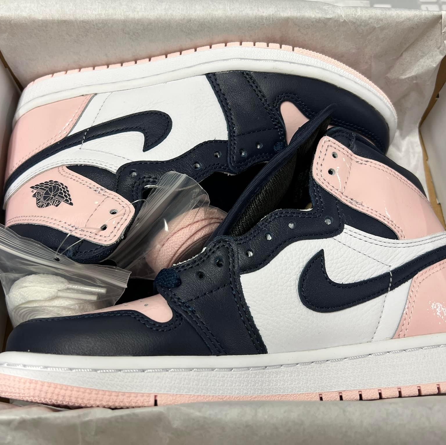 (W) Jordan 1 Retro High OG Atmosphere 착용 스타일 - 2