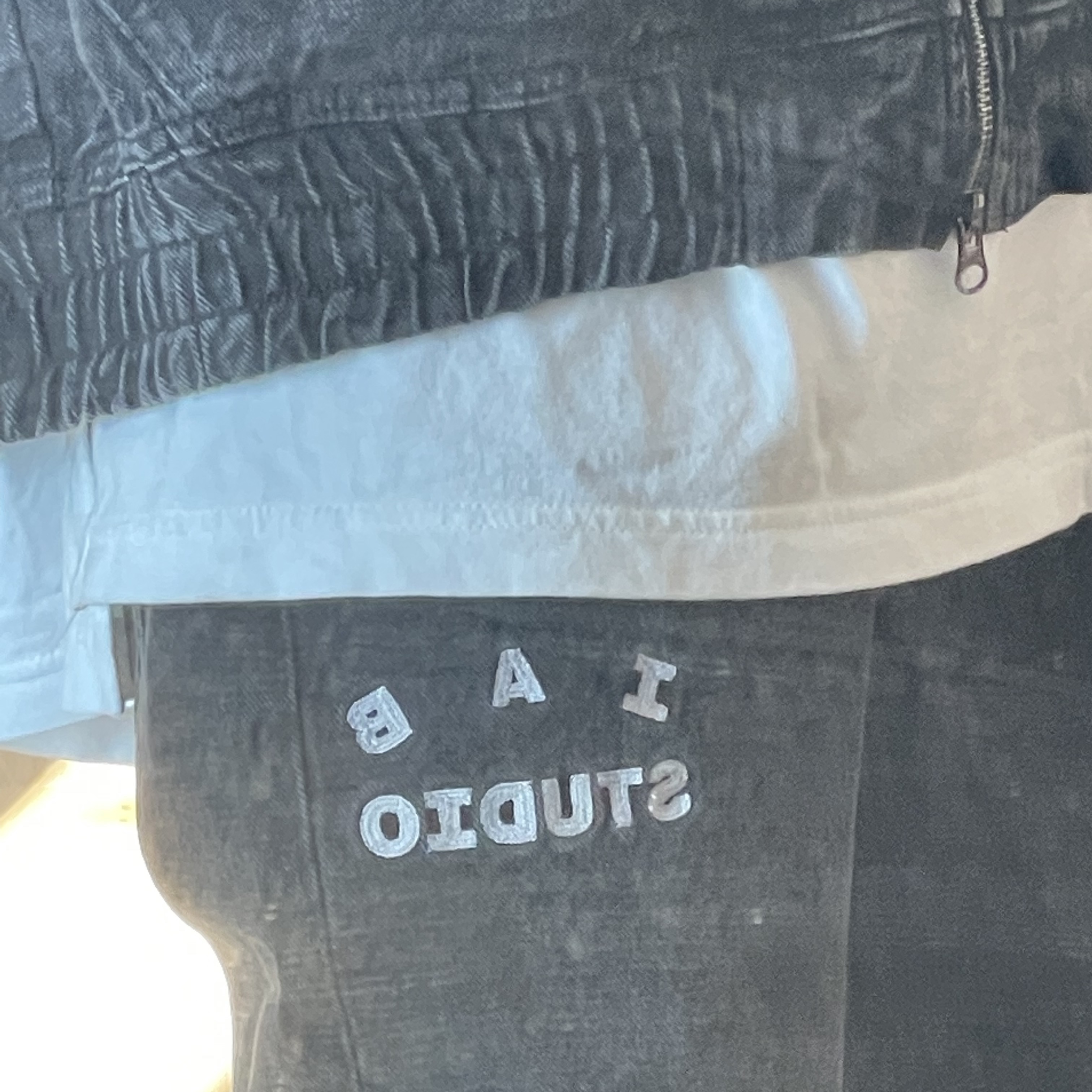 IAB Studio x Lee Denim Jeans Black 착용 스타일
