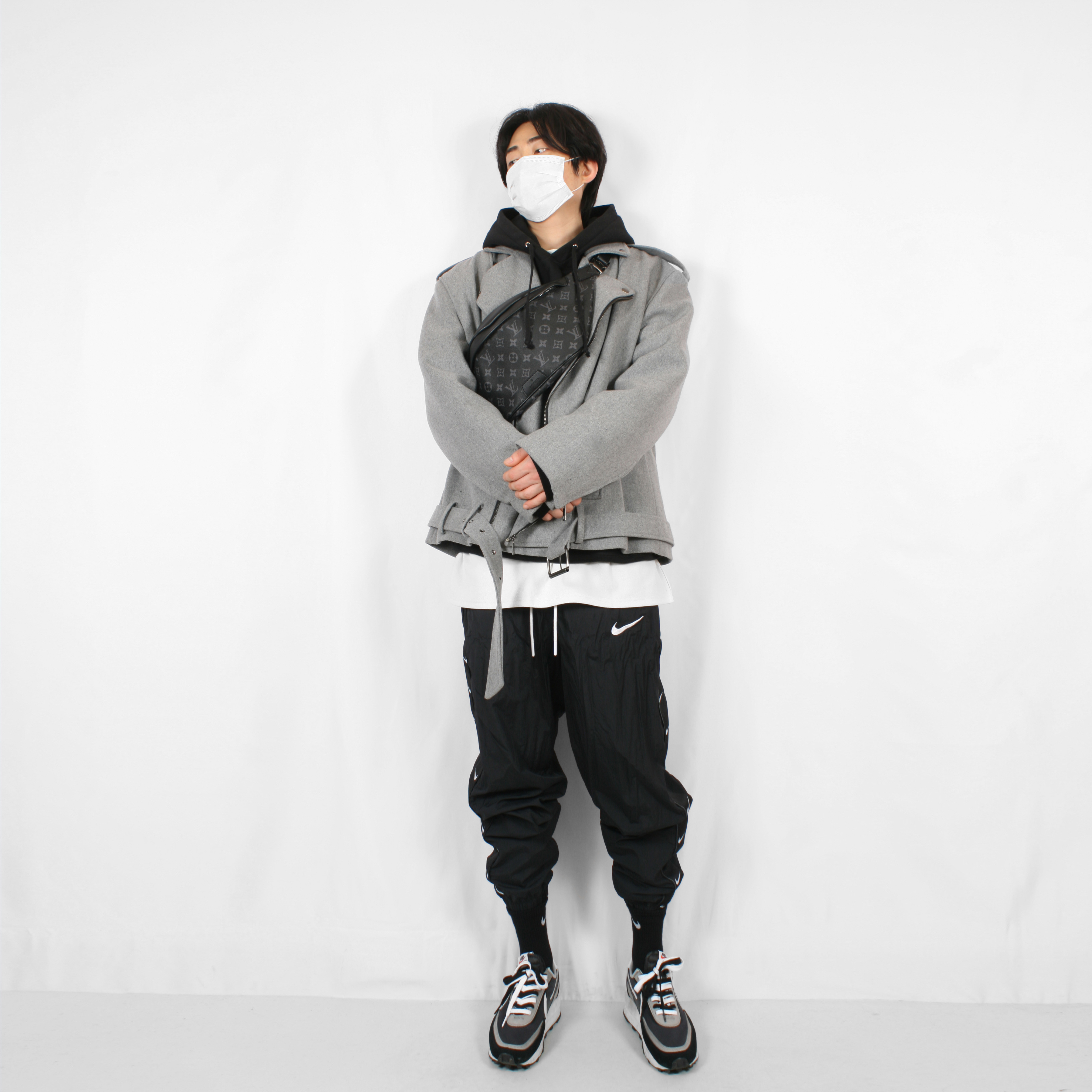 Supreme Box Logo Hooded Sweatshirt Black - 21FW, Nike x Sacai LDWaffle Black 착용 스타일