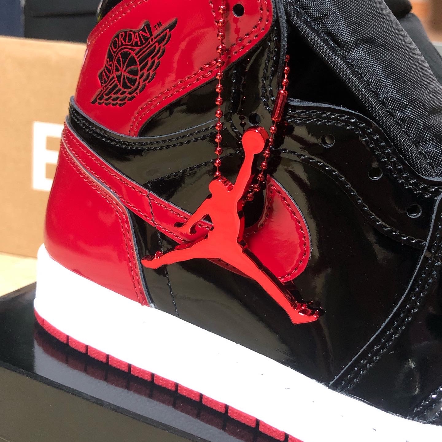 Jordan 1 Retro High OG Patent Bred 착용 스타일 - 3