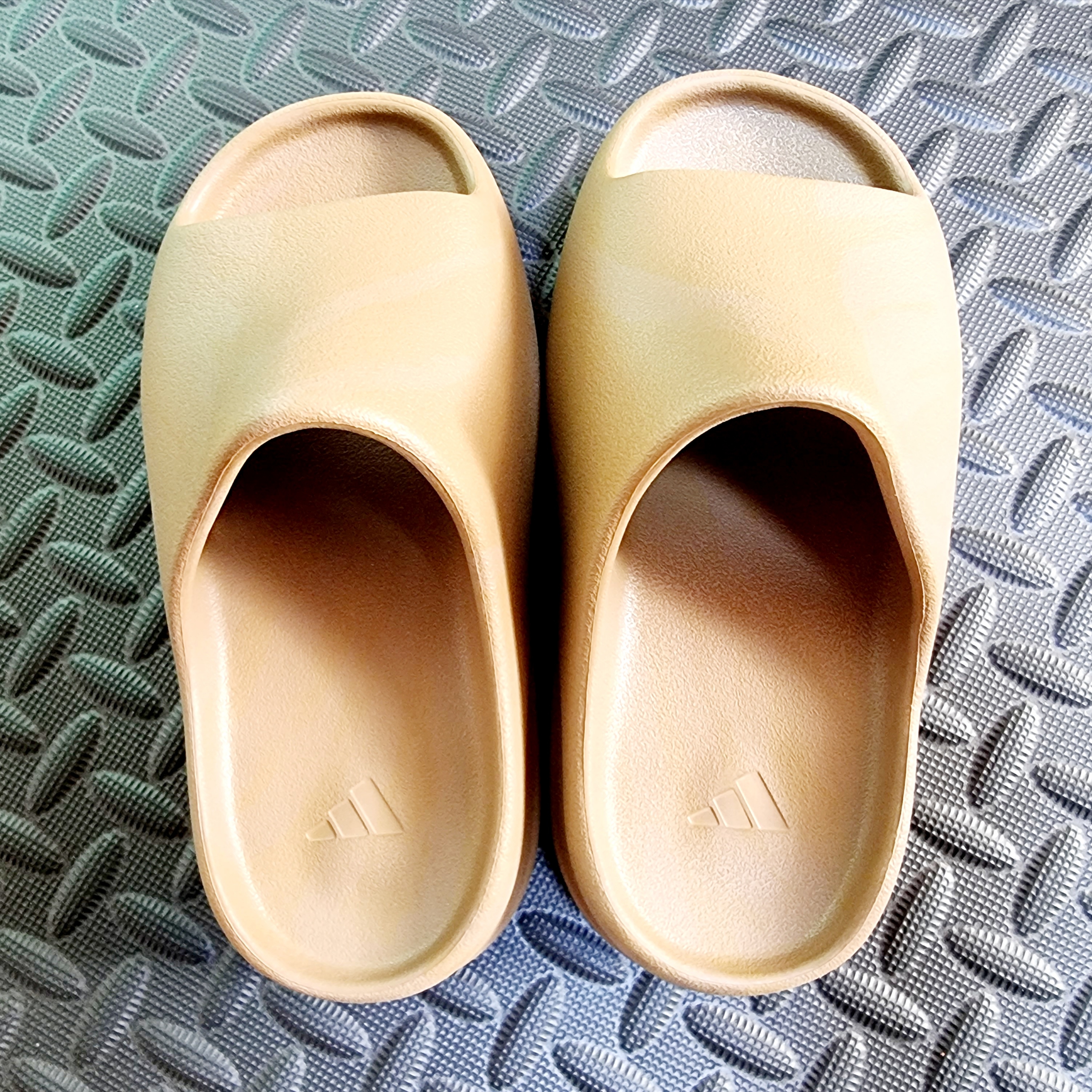 Adidas Yeezy Slide Pure - Re-Release Ver. 착용 스타일