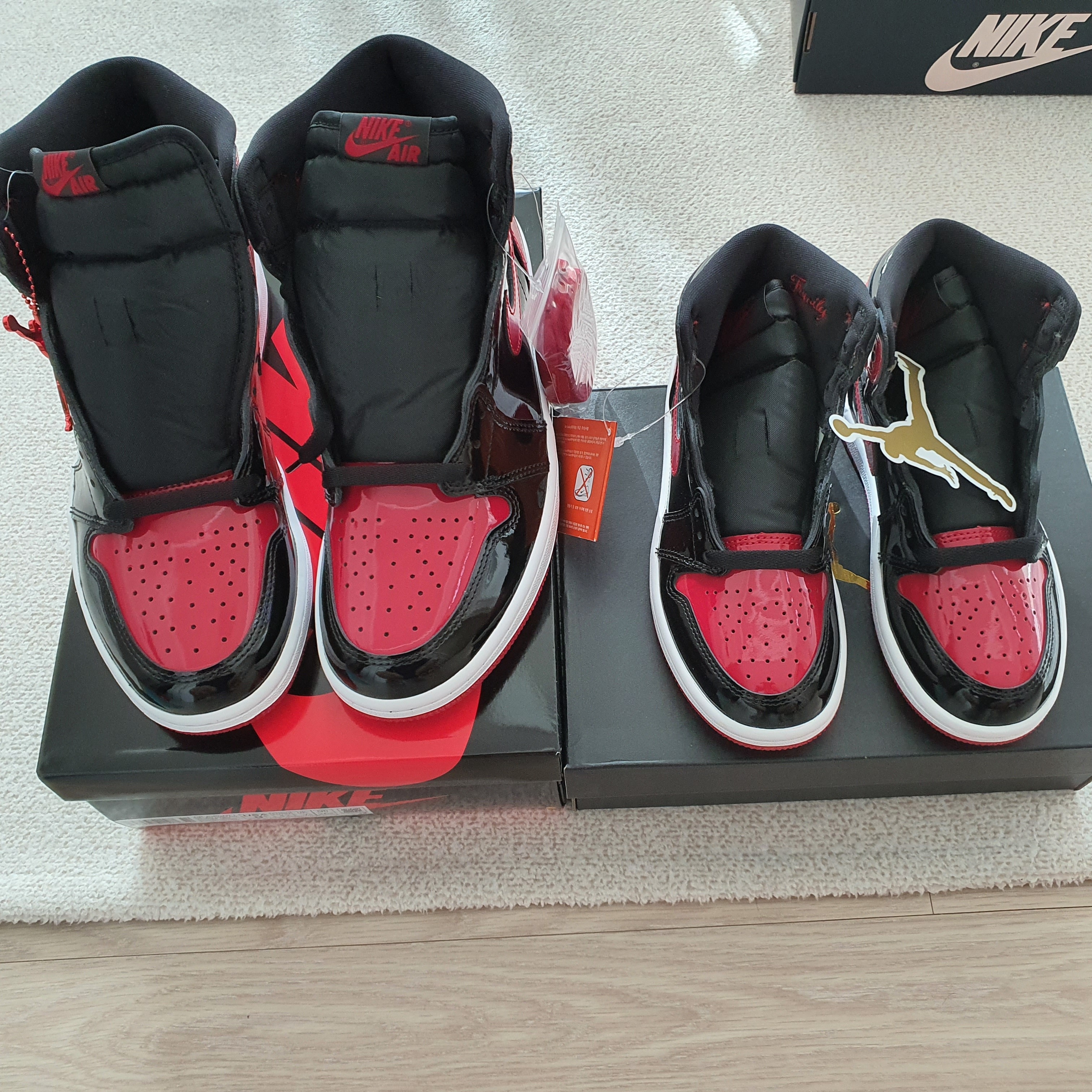 Jordan 1 Retro High OG Patent Bred, (W) Jordan 1 Retro High OG Atmosphere 착용 스타일 - 2