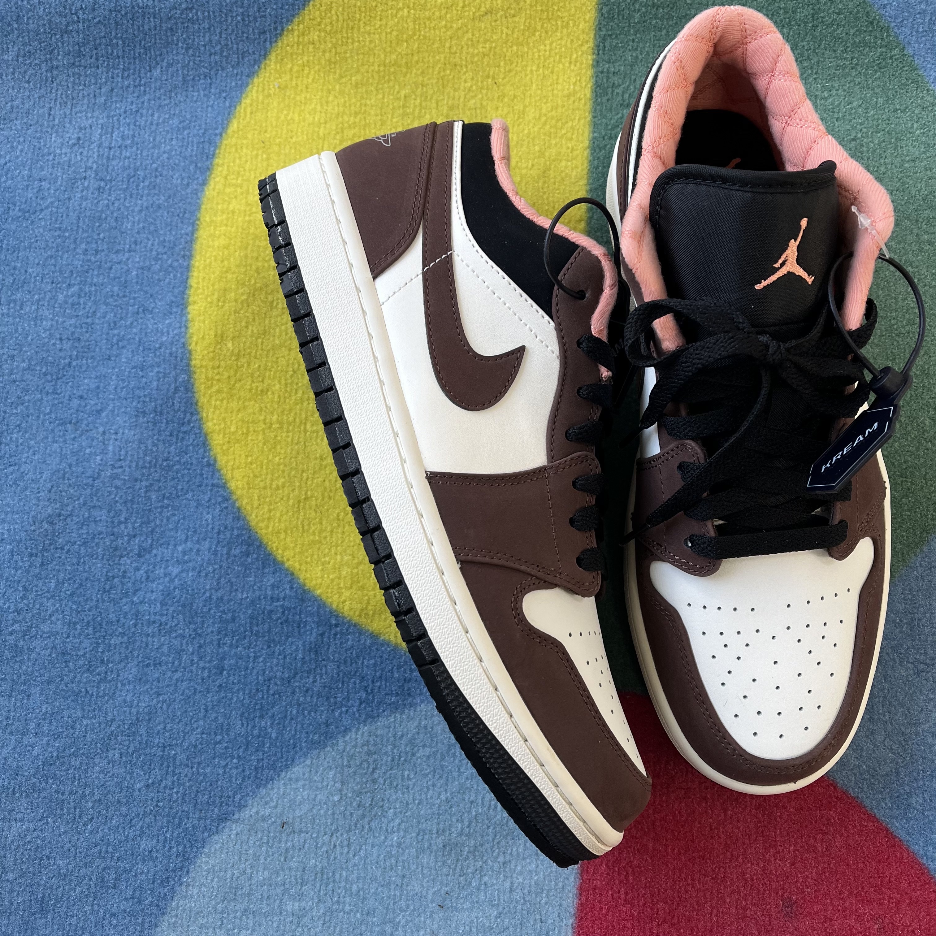 Jordan 1 Low SE Chocolate Bliss 착용 스타일 - 5