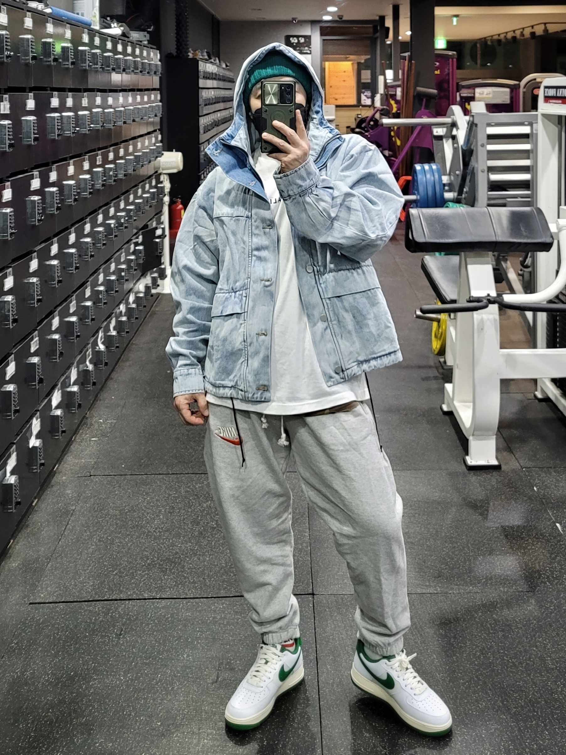 Nike NRG Beanie Mystic Green, Nike Air Force 1 '07 LV8 Varsity White Pine Green 착용 스타일 - 1