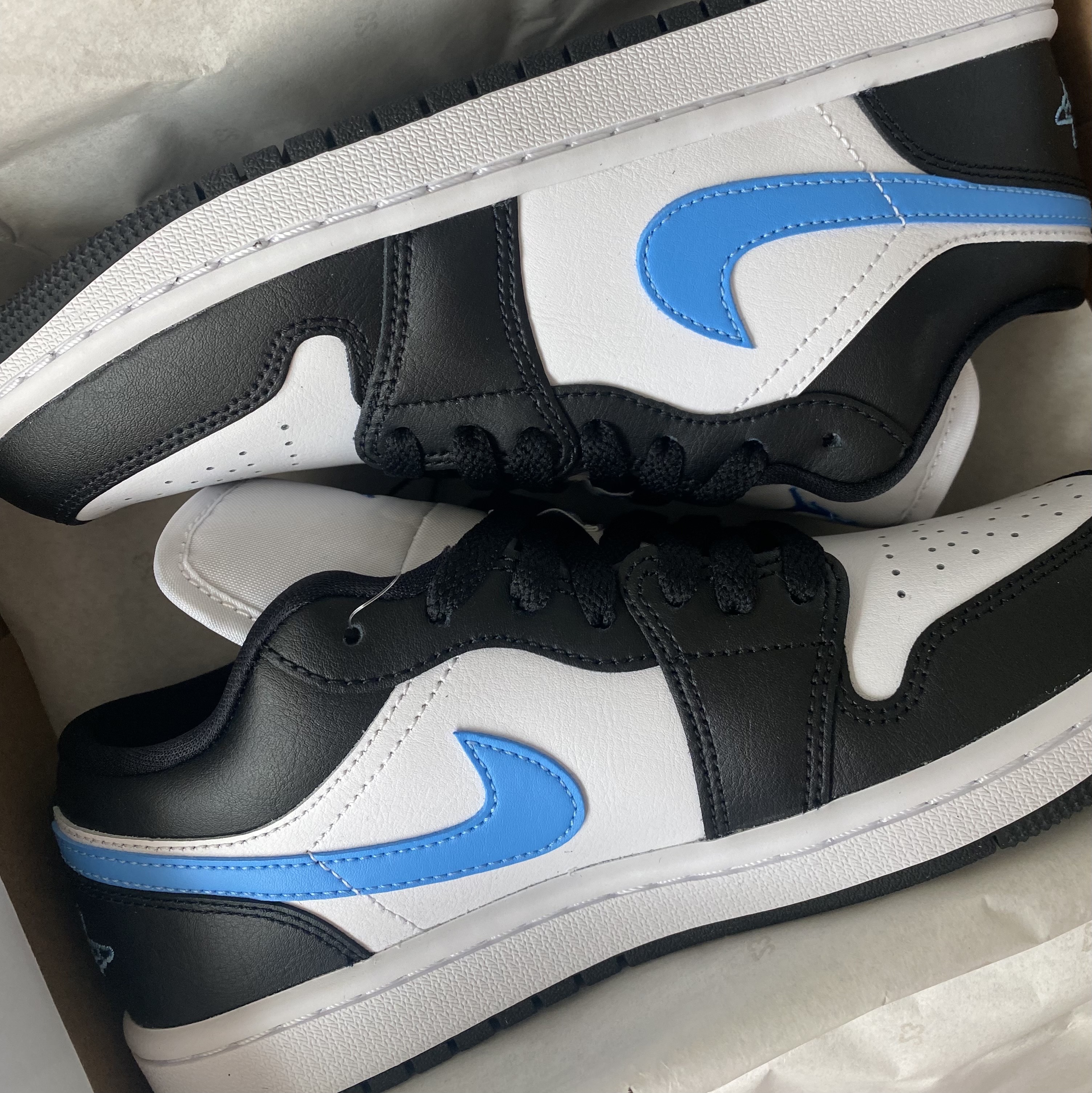 (W) Jordan 1 Low Black University Blue 착용 스타일