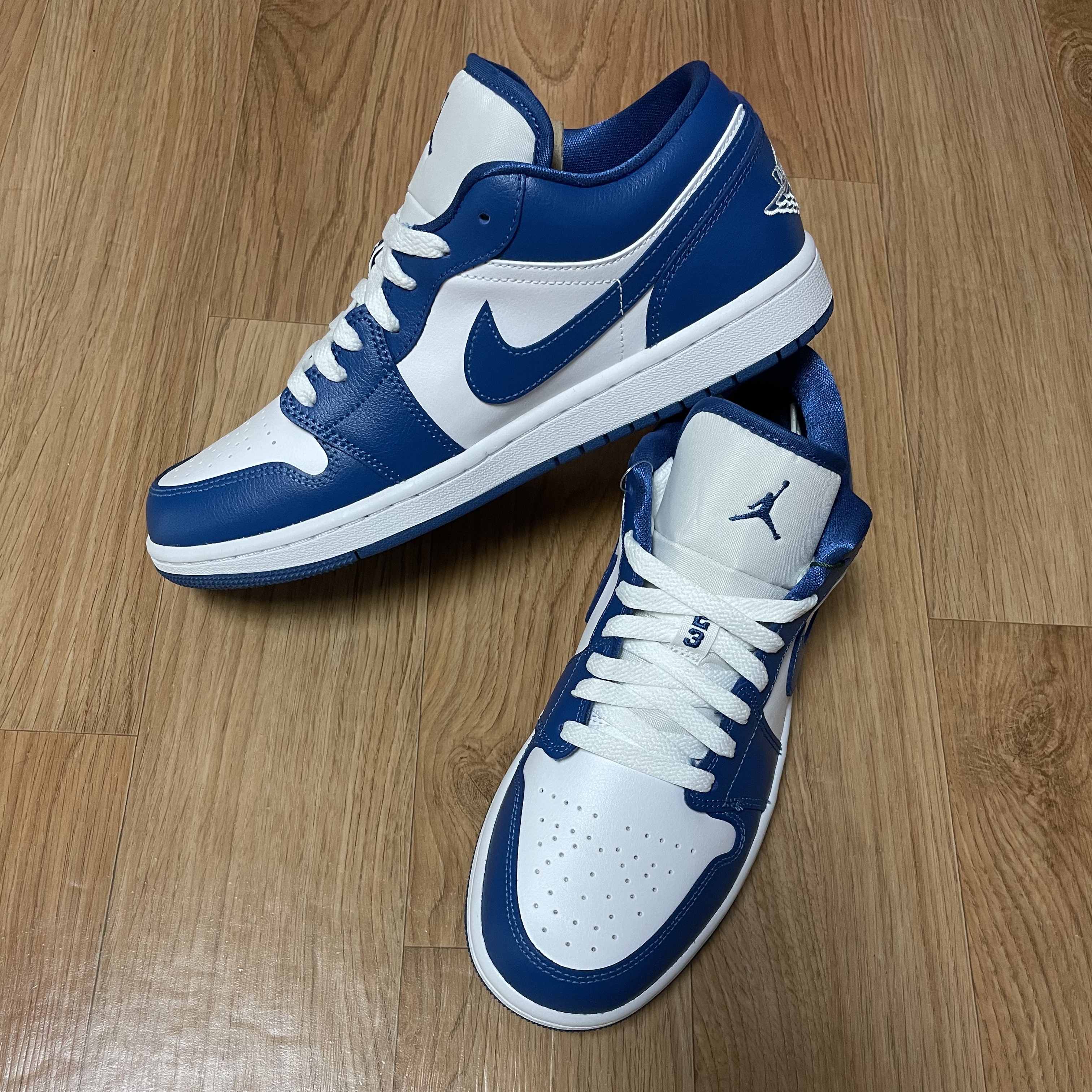 (W) Jordan 1 Low White Dark Marina Blue 착용 스타일 - 1