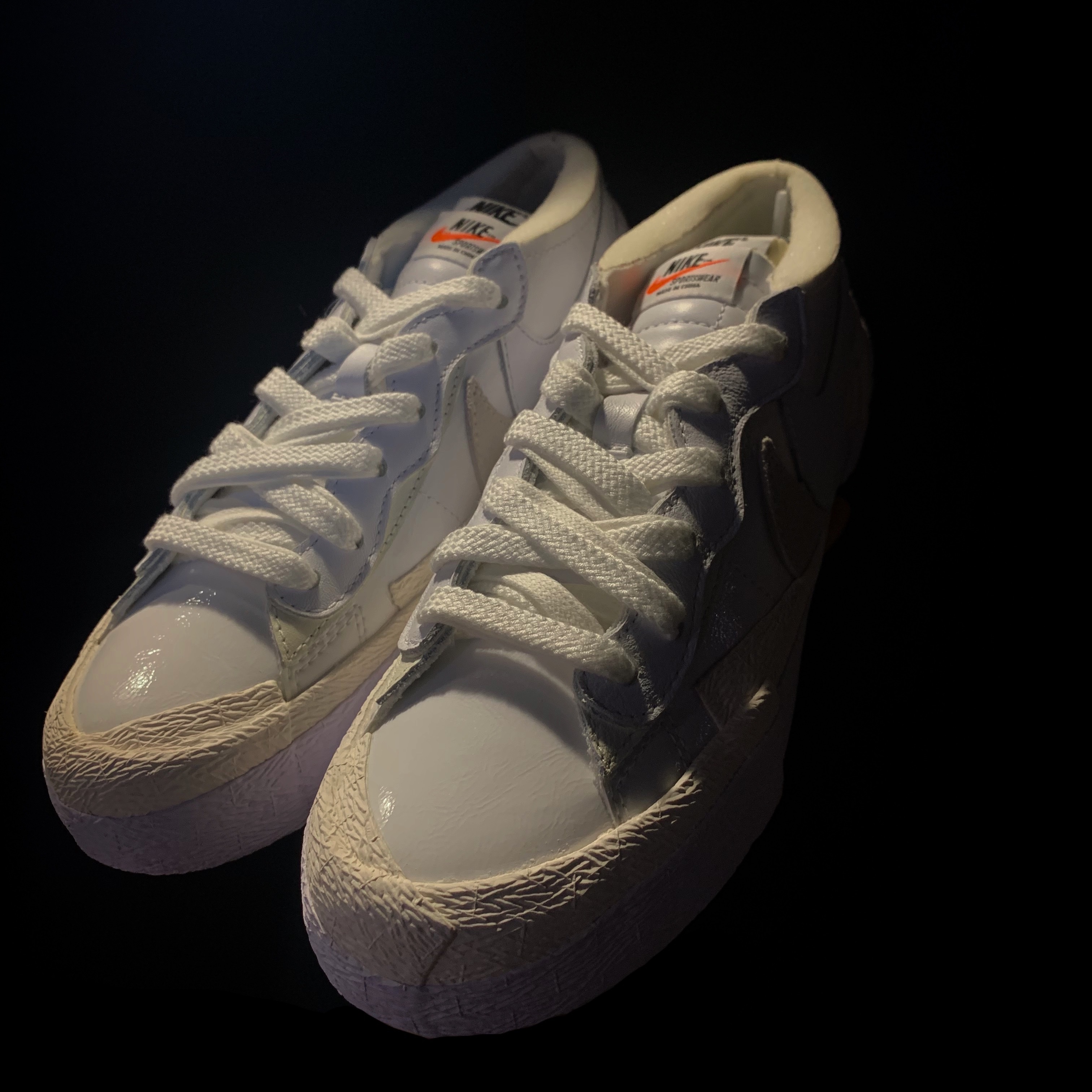 Nike x Sacai Blazer Low White Patent Leather 착용 스타일 - 2