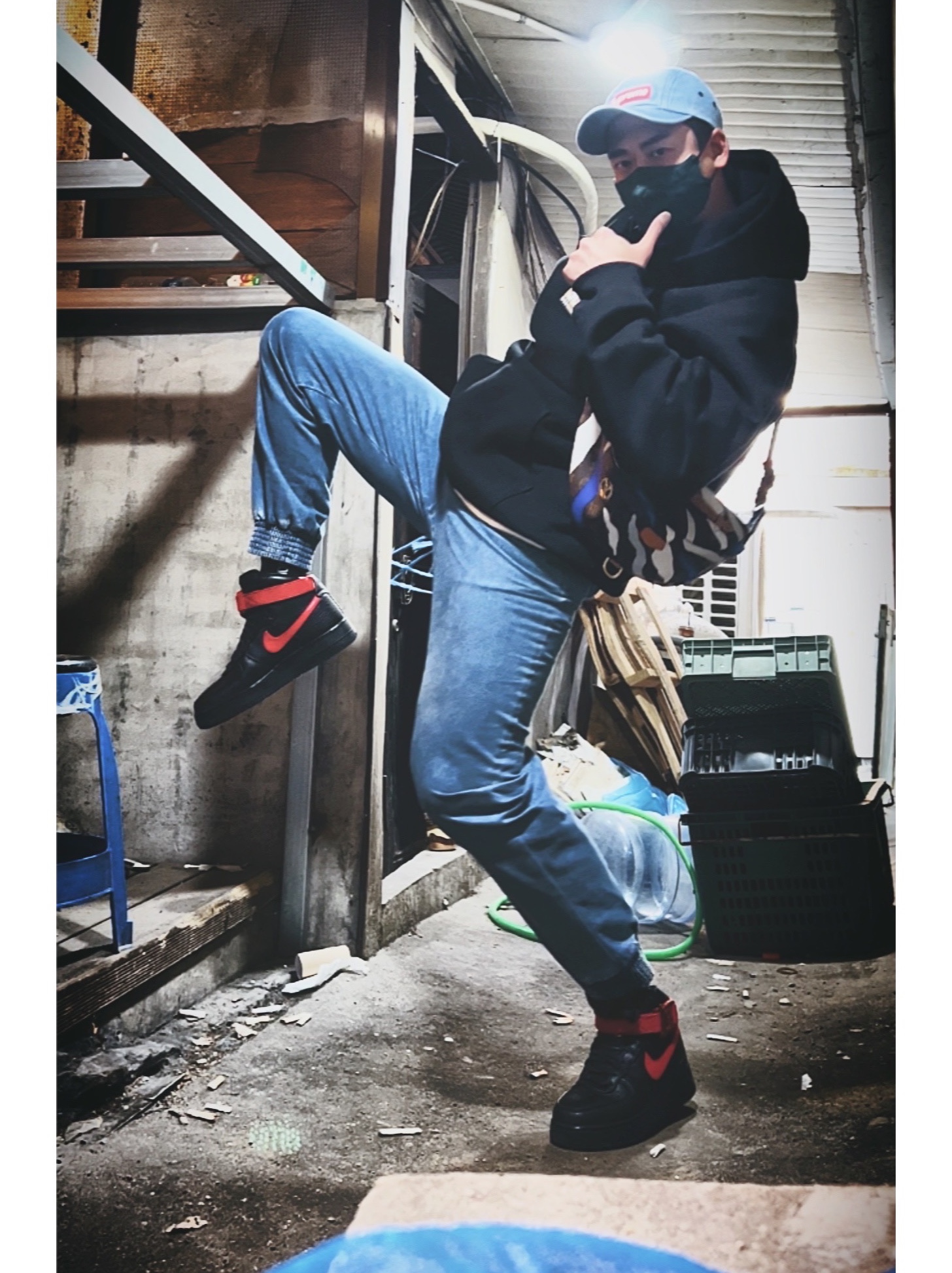 Supreme Washed Chino Twill Camp Cap Denim - 21FW, Supreme x Burberry Box Logo Hooded Sweatshirt Black - 22SS 착용 스타일 - 1