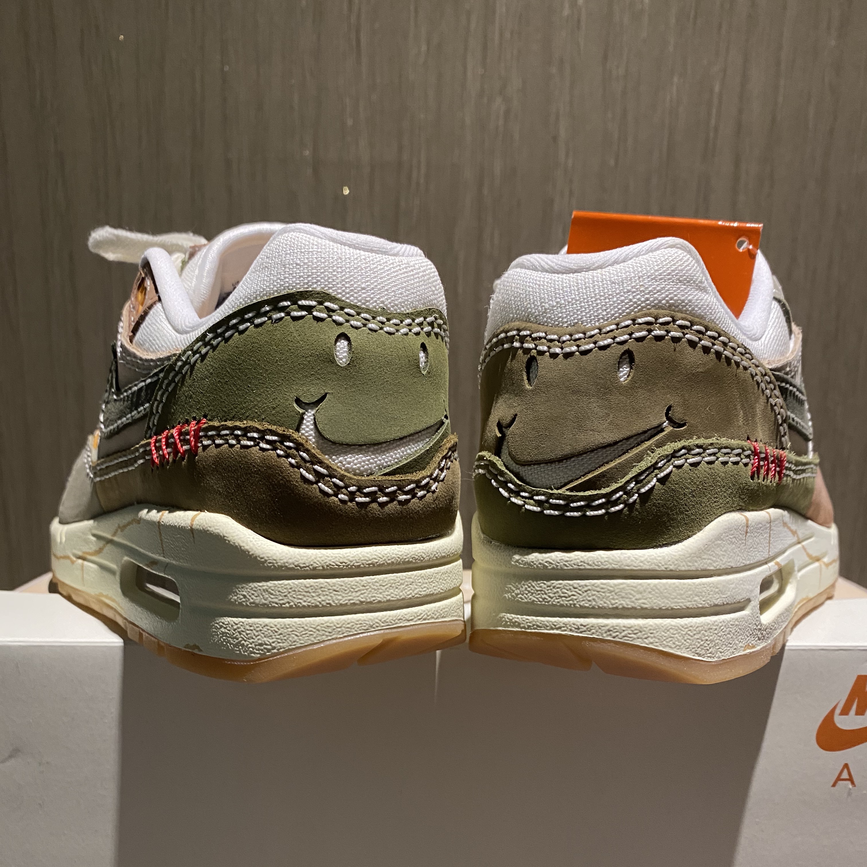 (W) Nike Air Max 1 Premium Wabisabi 착용 스타일 - 3