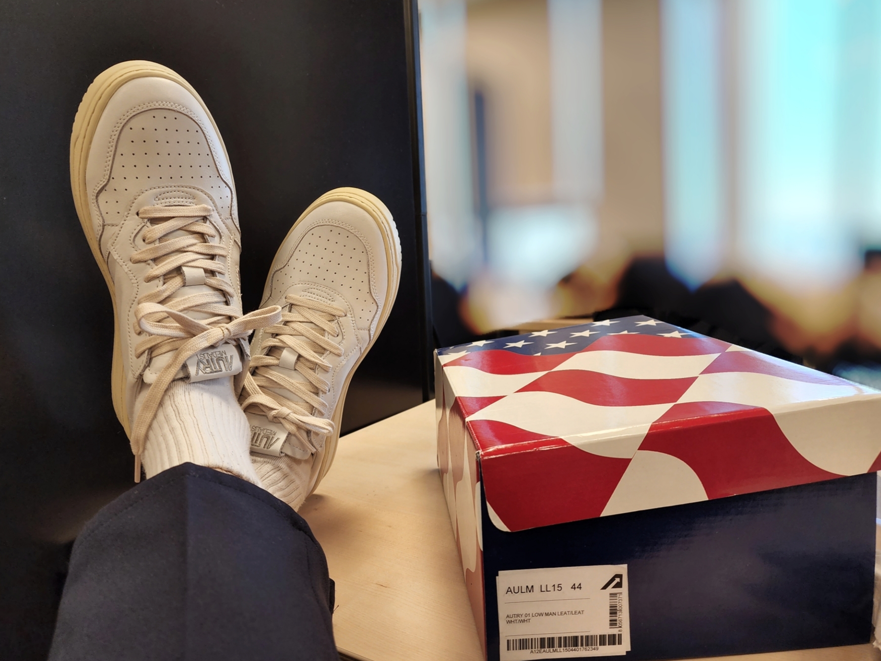 Autry Medalist Low Leather Sneakers White 착용 스타일