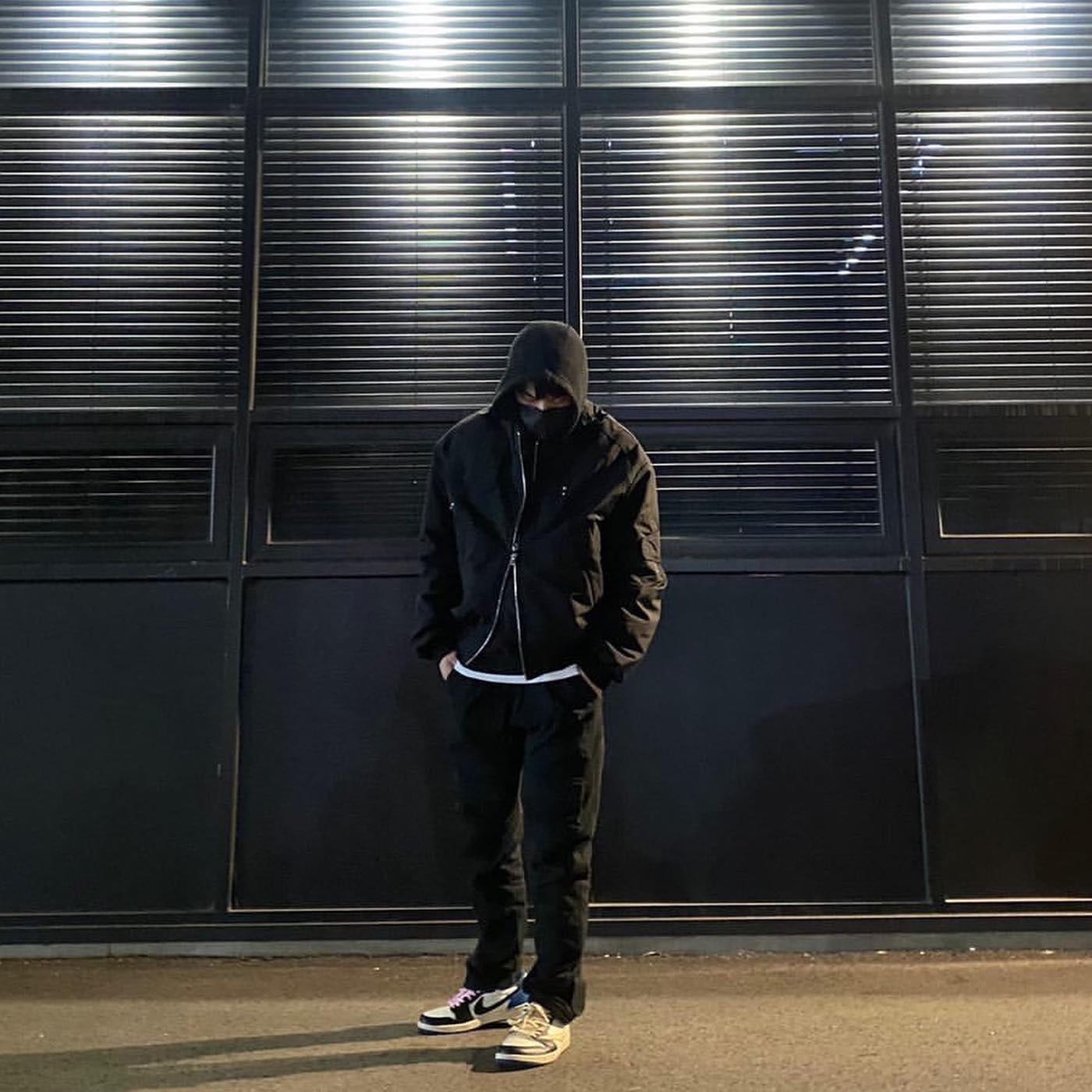 Jordan 1 x Travis Scott x Fragment Retro Low OG SP Military Blue, Stone Island 64151 Cotton Fleece Hooded Sweatshirt Black - 22SS 착용 스타일 - 3