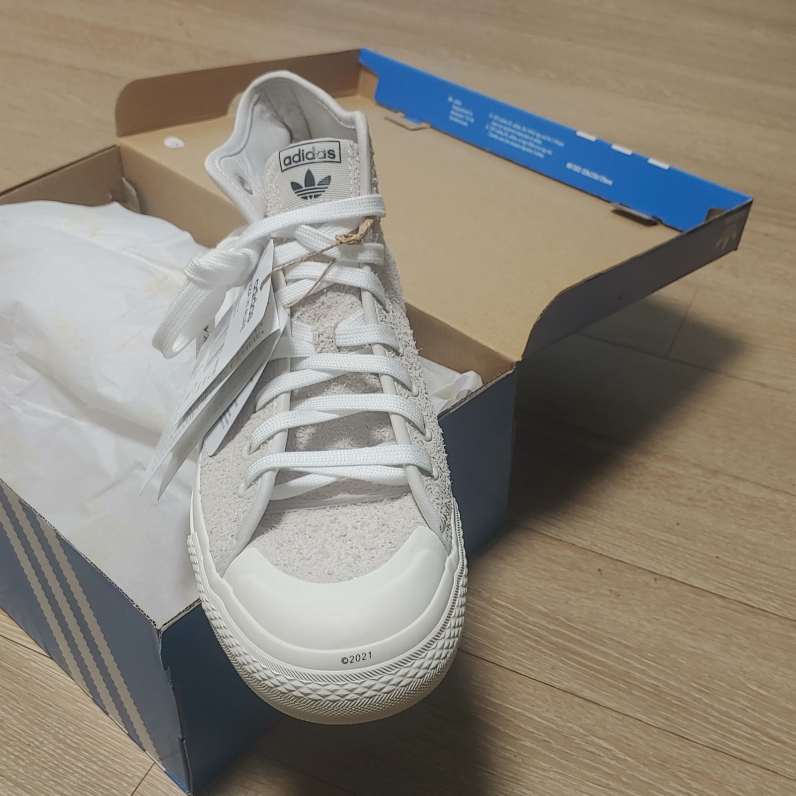 Adidas x Alife Nizza Hi Cream White 착용 스타일 - 2