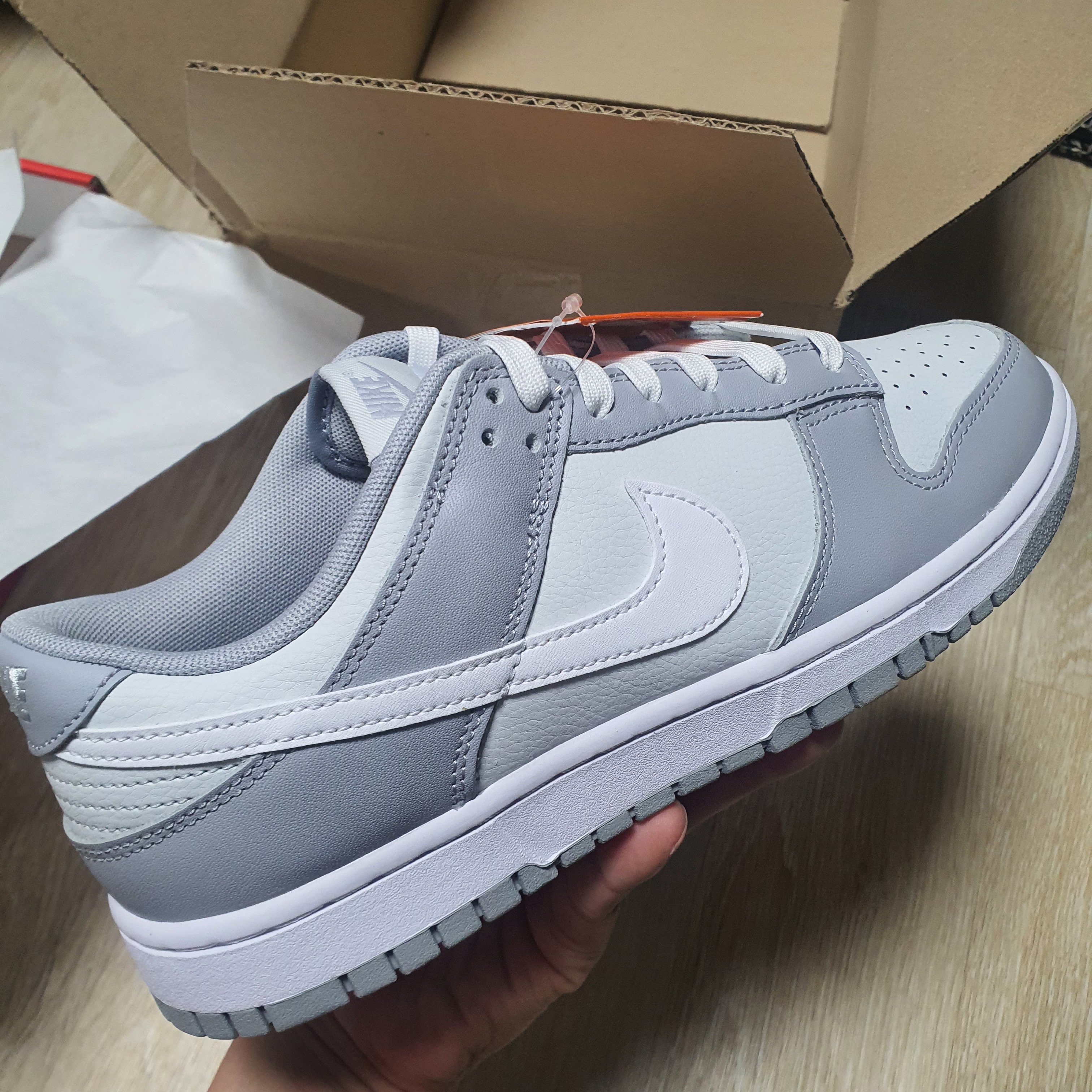 Nike Dunk Low Retro Wolf Grey 착용 스타일 - 2