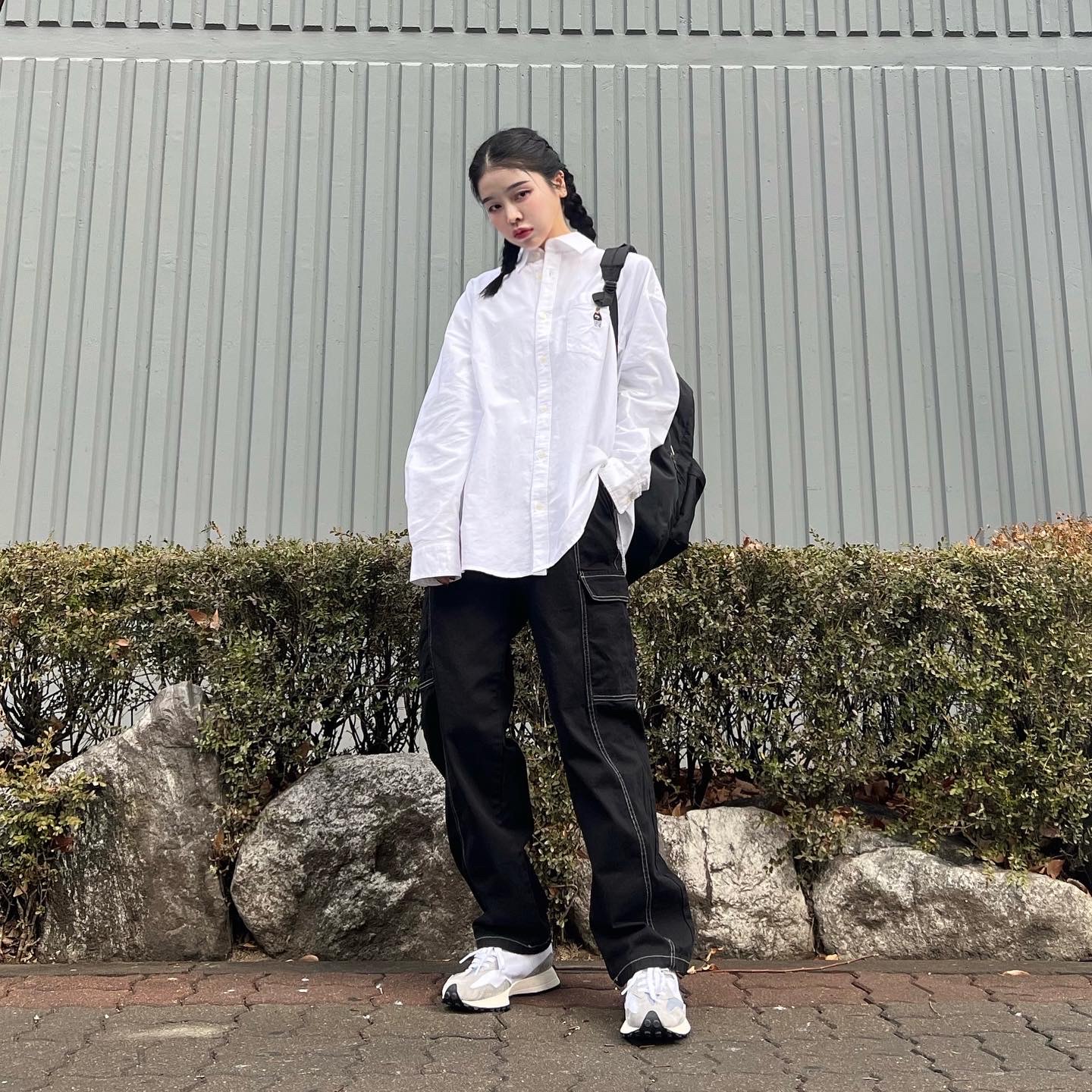 New Balance 327 Grey 착용 스타일 - 1