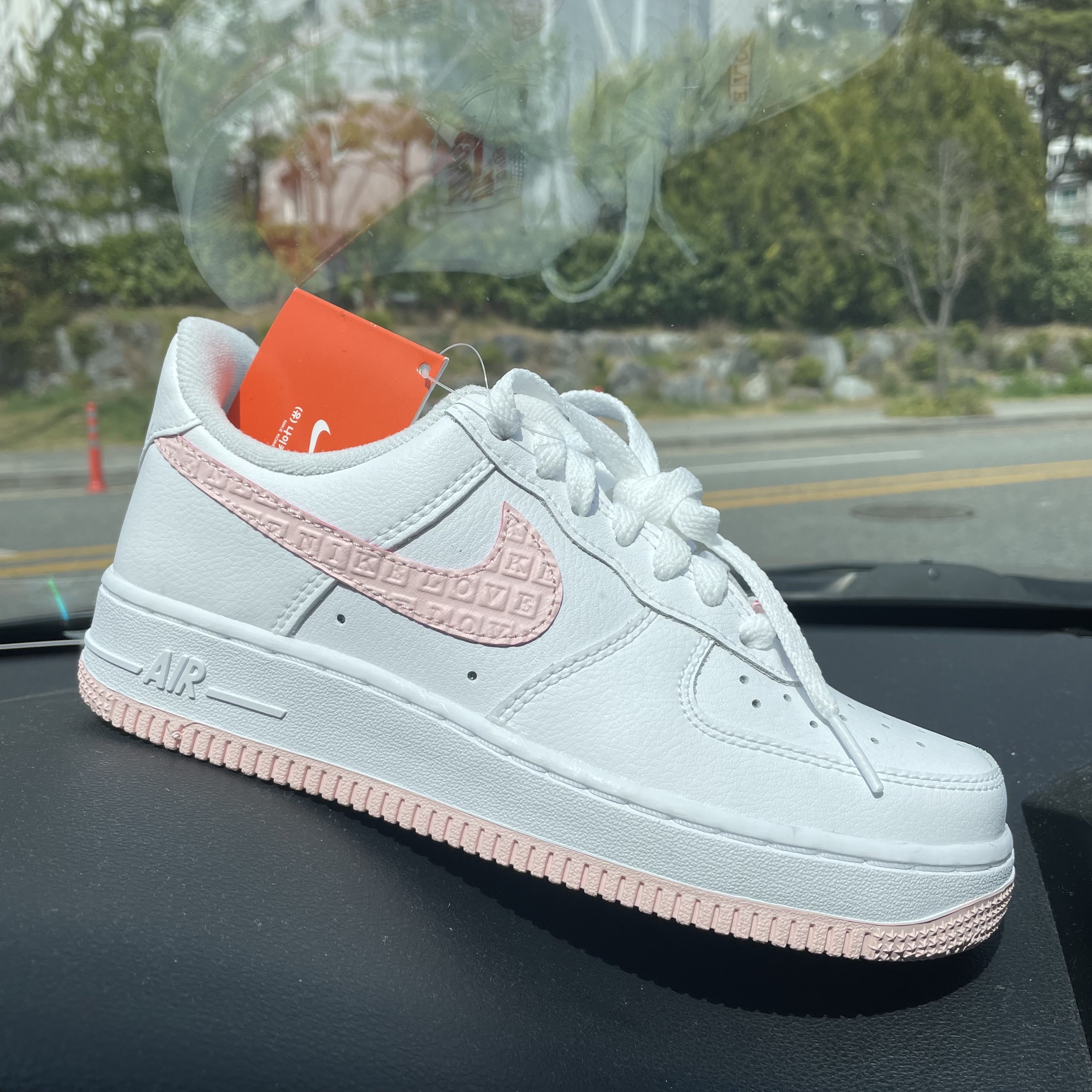 (W) Nike Air Force 1 '07 Valentine Day 2022 착용 스타일