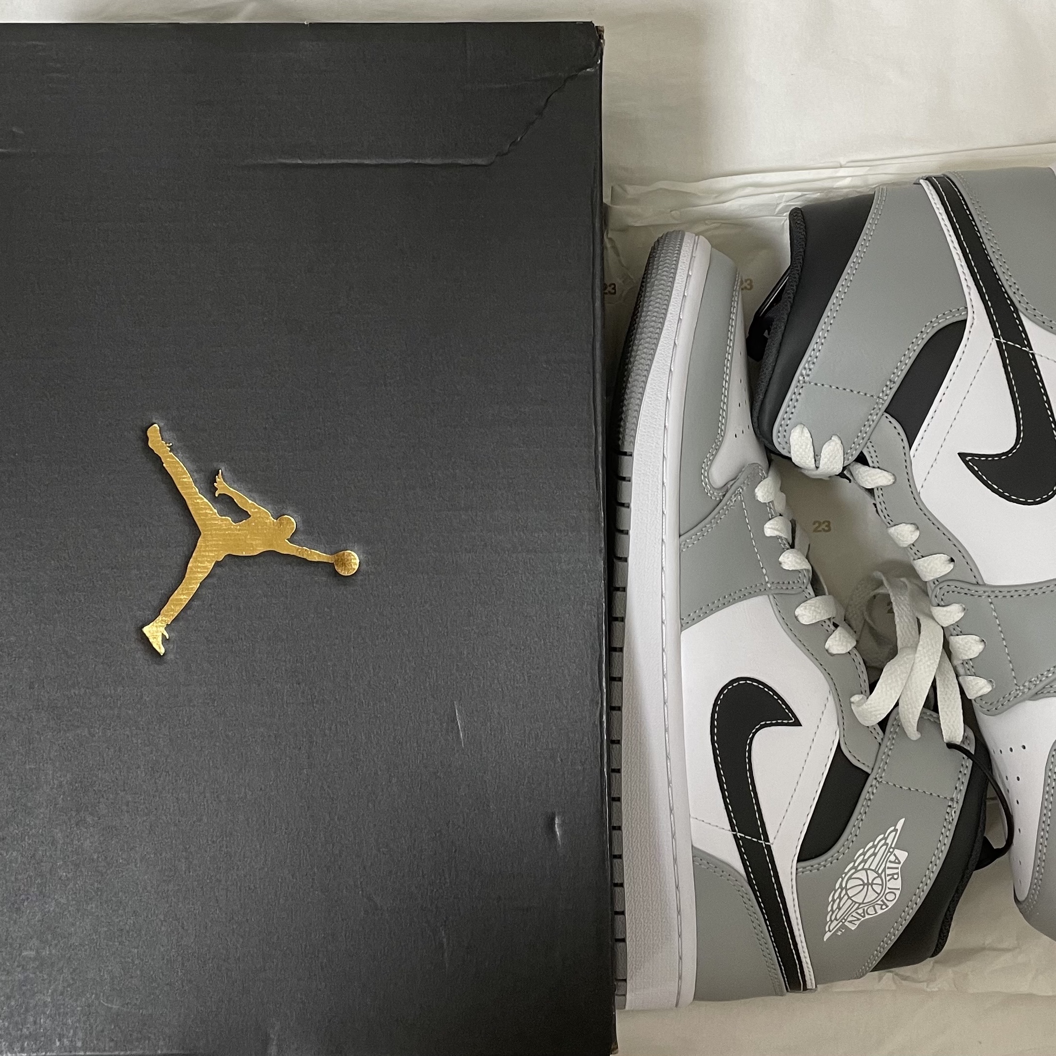 Jordan 1 Mid Light Smoke Grey Anthracite 착용 스타일 - 1
