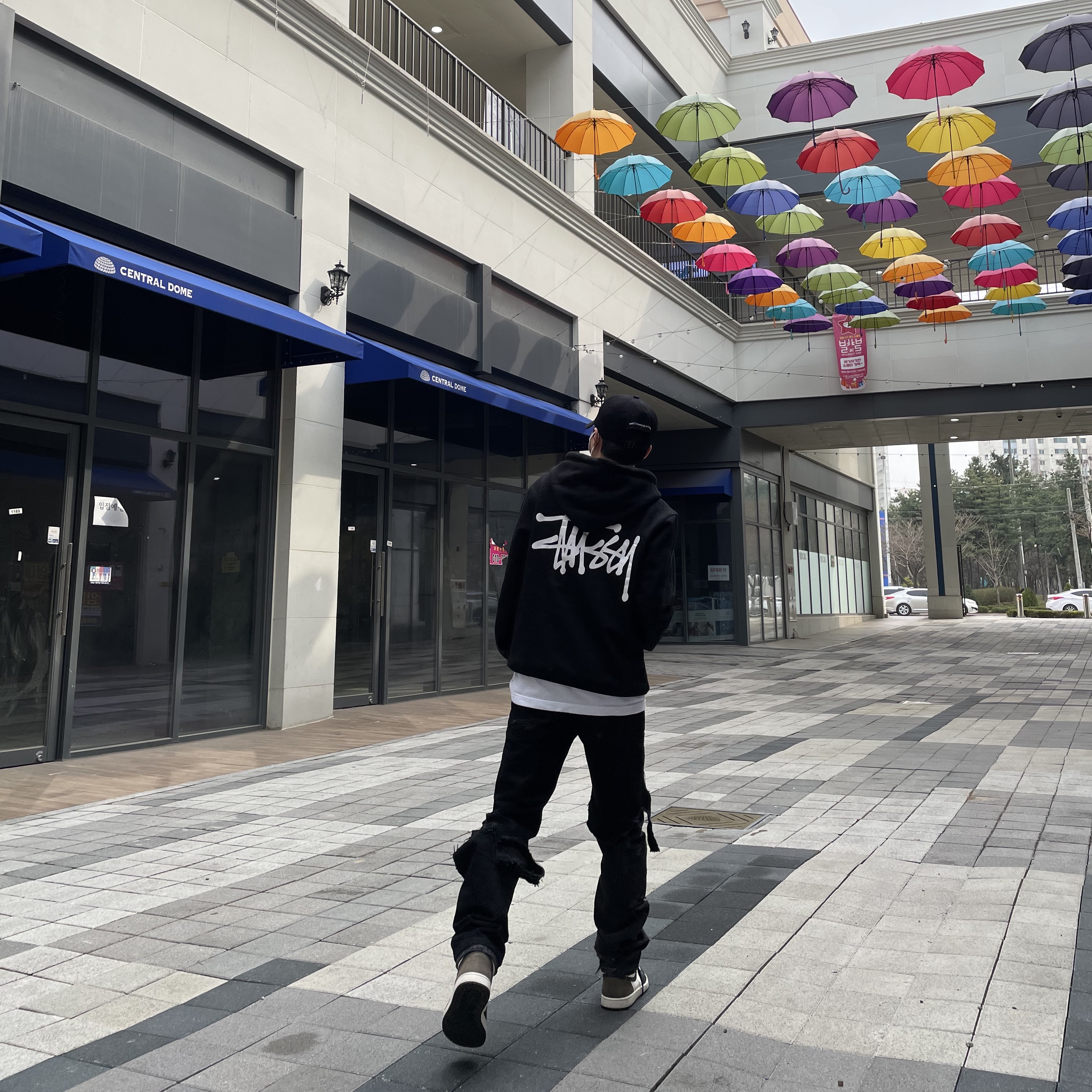 Jordan 1 Retro High OG Black Mocha, Stussy Basic Stussy Hoodie Black 2022 착용 스타일 - 2