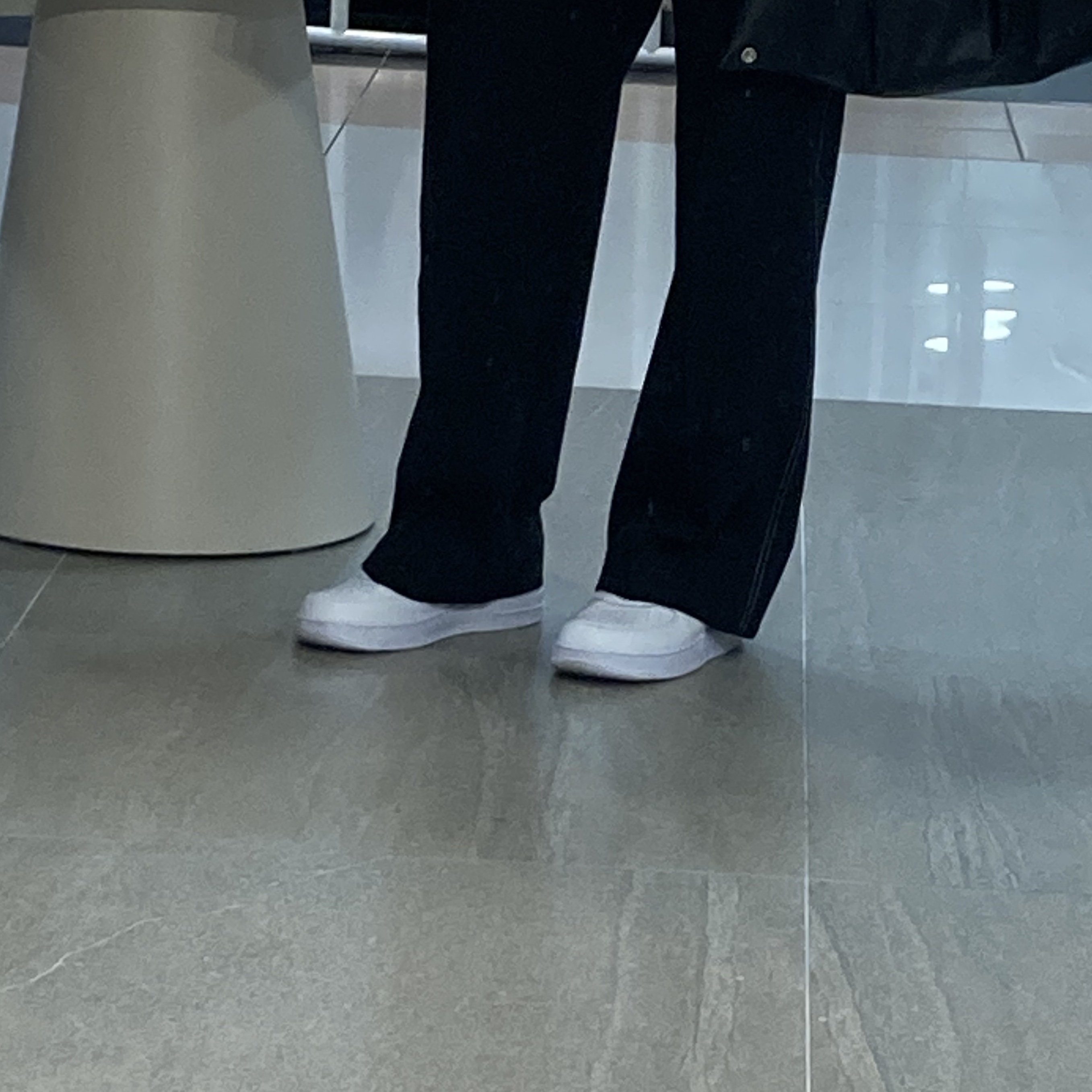 (PS) Nike Force 1 LE Triple White 착용 스타일 - 2