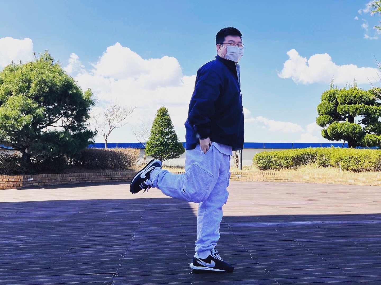 Nike x Kim Jones Reversible Wind Breaker Navy - US/EU, Nike x Sacai x Fragment LDWaffle Blackened Blue 착용 스타일 - 1