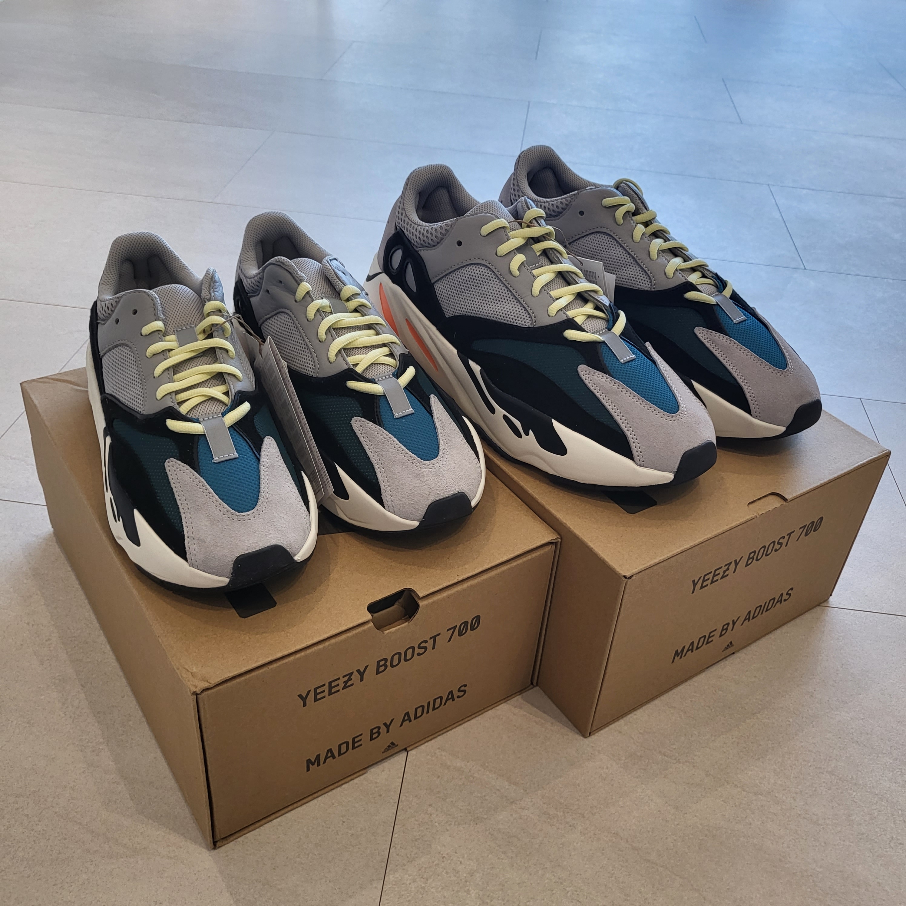 Adidas Yeezy Boost 700 Wave Runner Solid Grey 2021/2022 착용 스타일 - 2