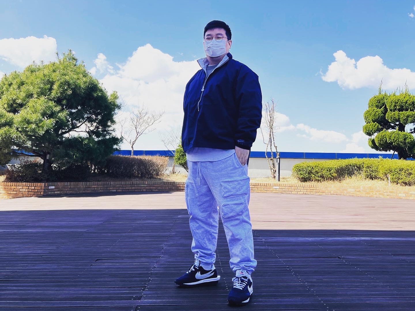 Nike x Kim Jones Reversible Wind Breaker Navy - US/EU, Nike x Sacai x Fragment LDWaffle Blackened Blue 착용 스타일 - 2
