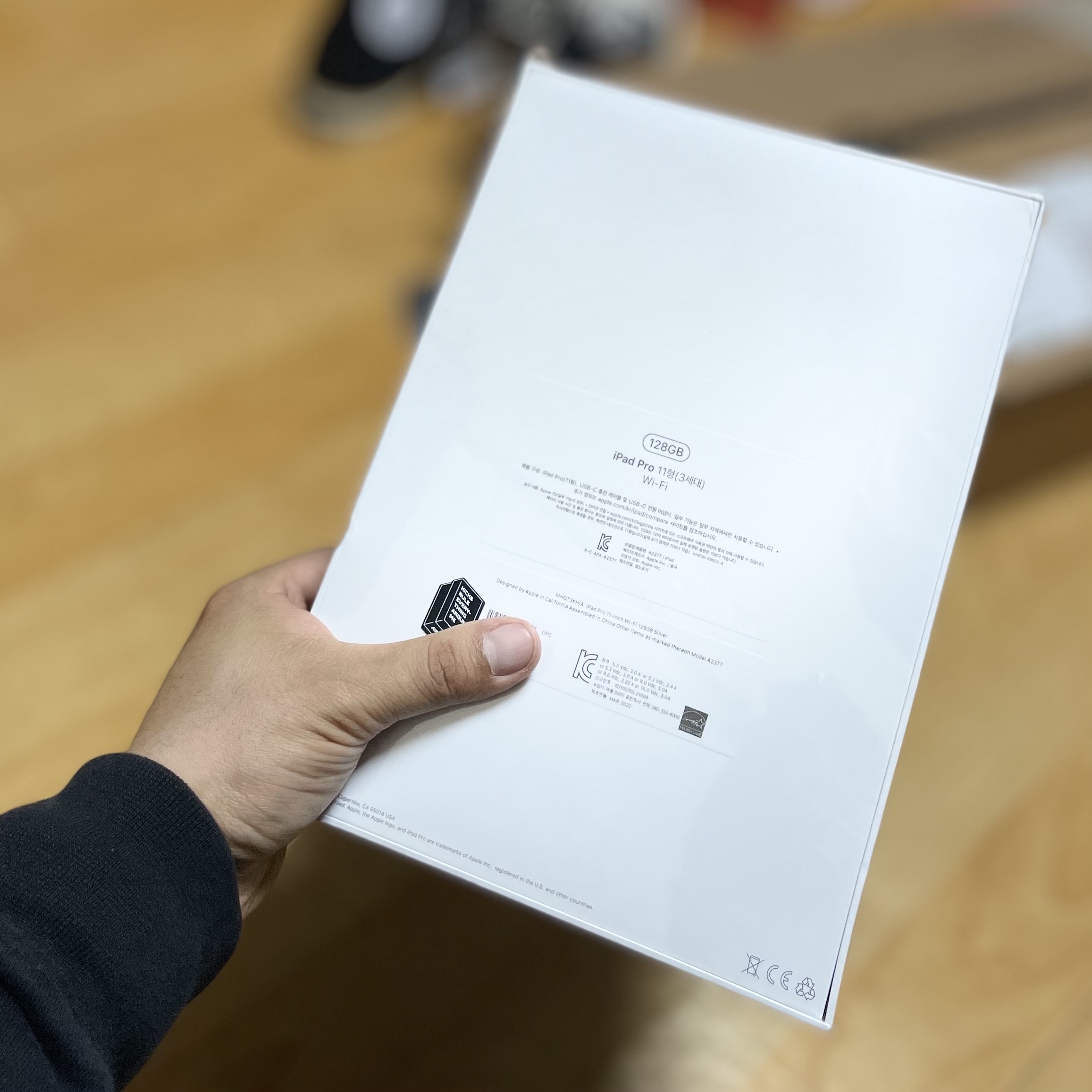 Apple iPad Pro 3rd Gen 11-inch Wifi 128GB Silver (Korean Ver.) 착용 스타일 - 2