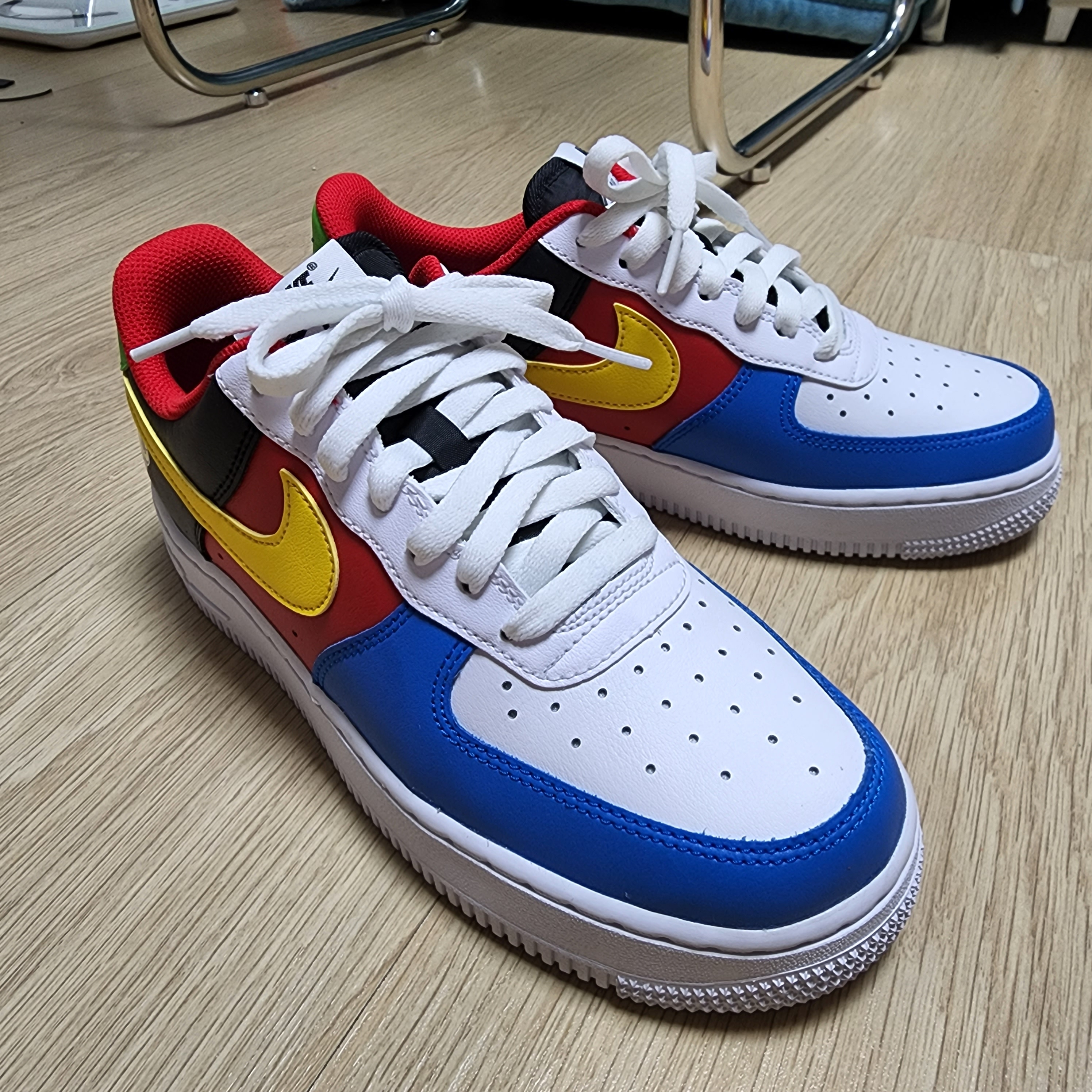 Nike x UNO Air Force 1 '07 QS White Yellow Zest 착용 스타일 - 3