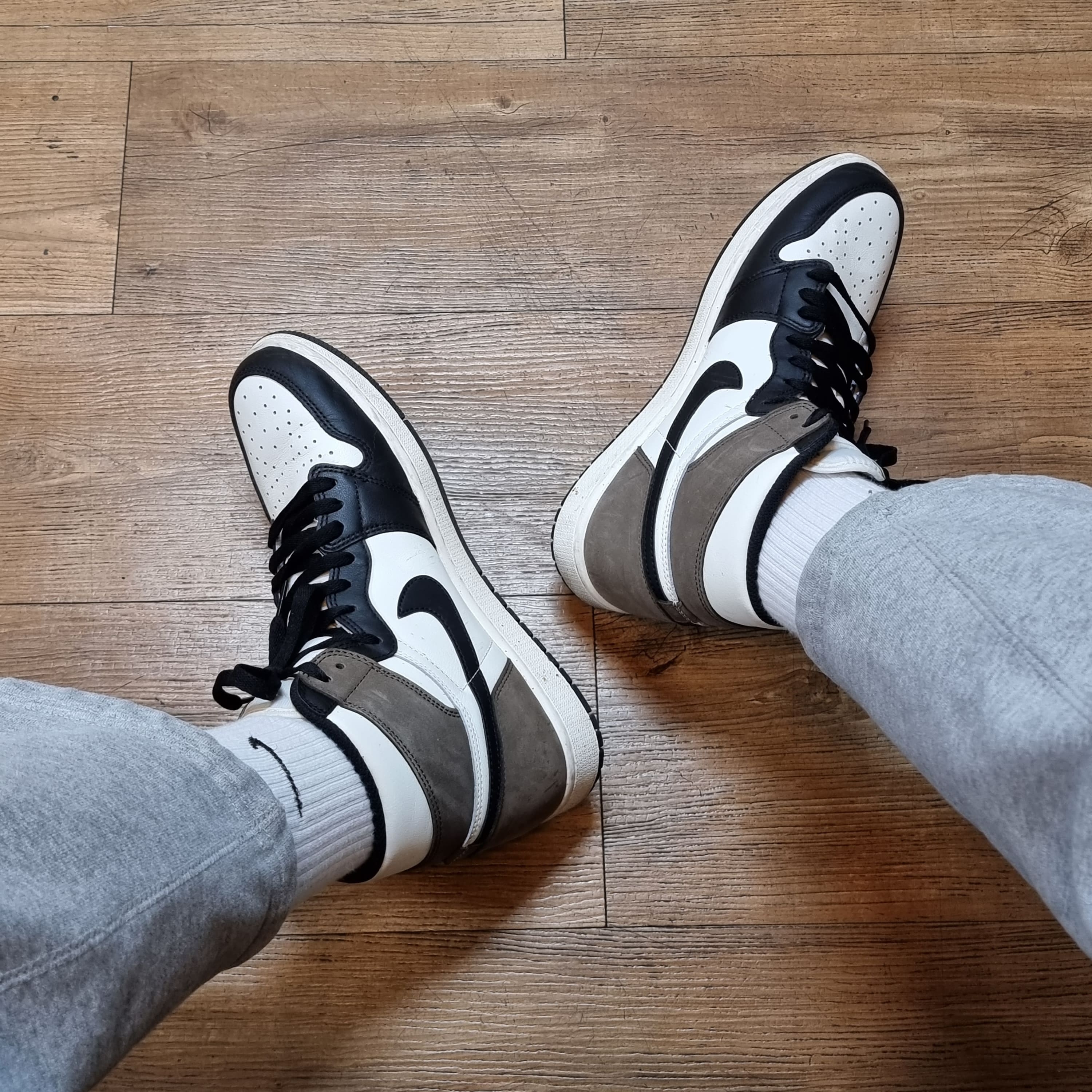 Jordan 1 Retro High OG Black Mocha 착용 스타일