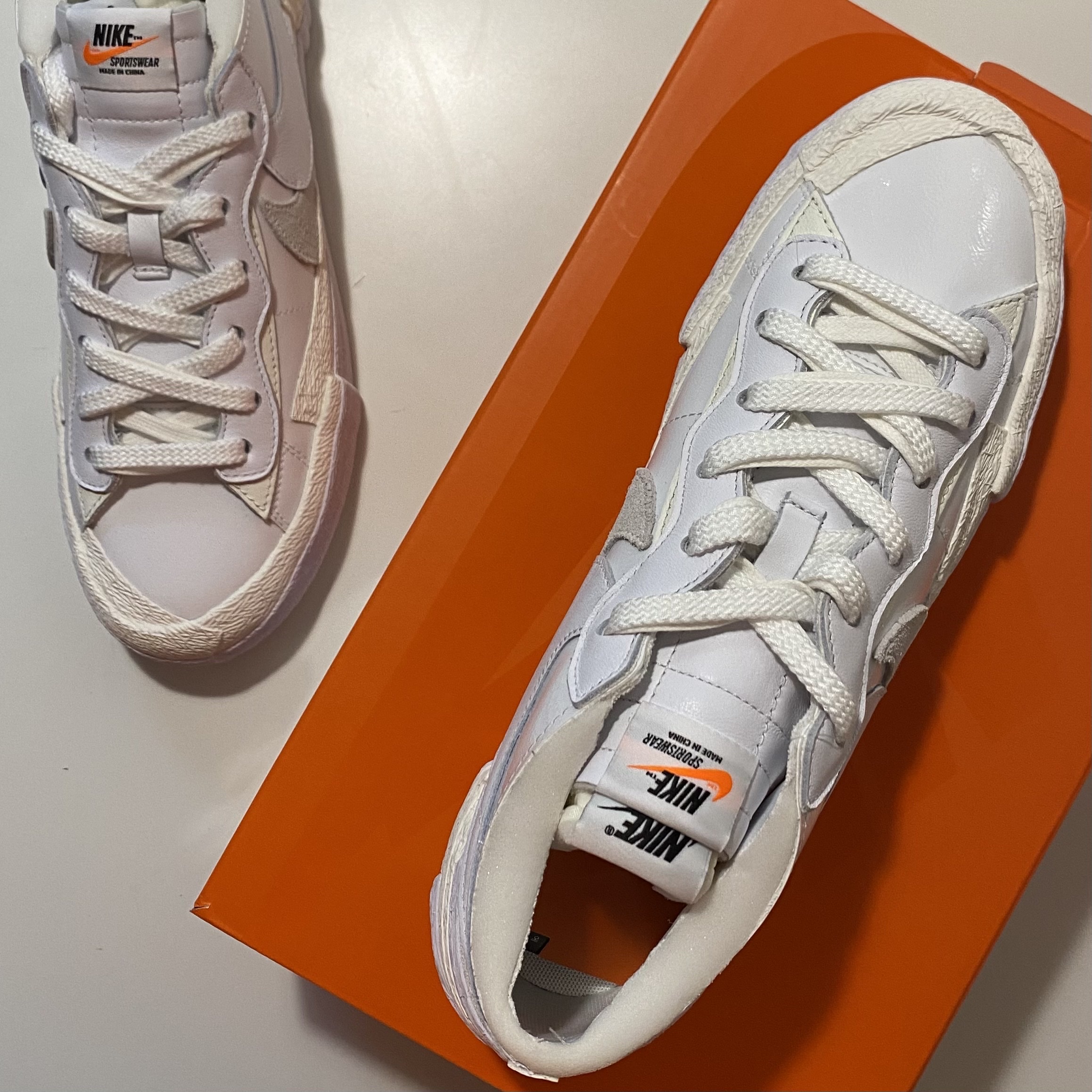 Nike x Sacai Blazer Low White Patent Leather 착용 스타일 - 4