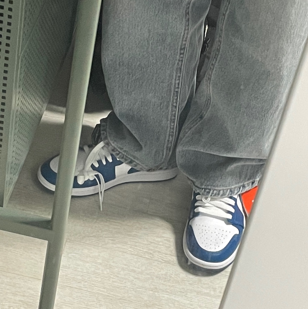 (W) Jordan 1 Low White Dark Marina Blue 착용 스타일 - 1