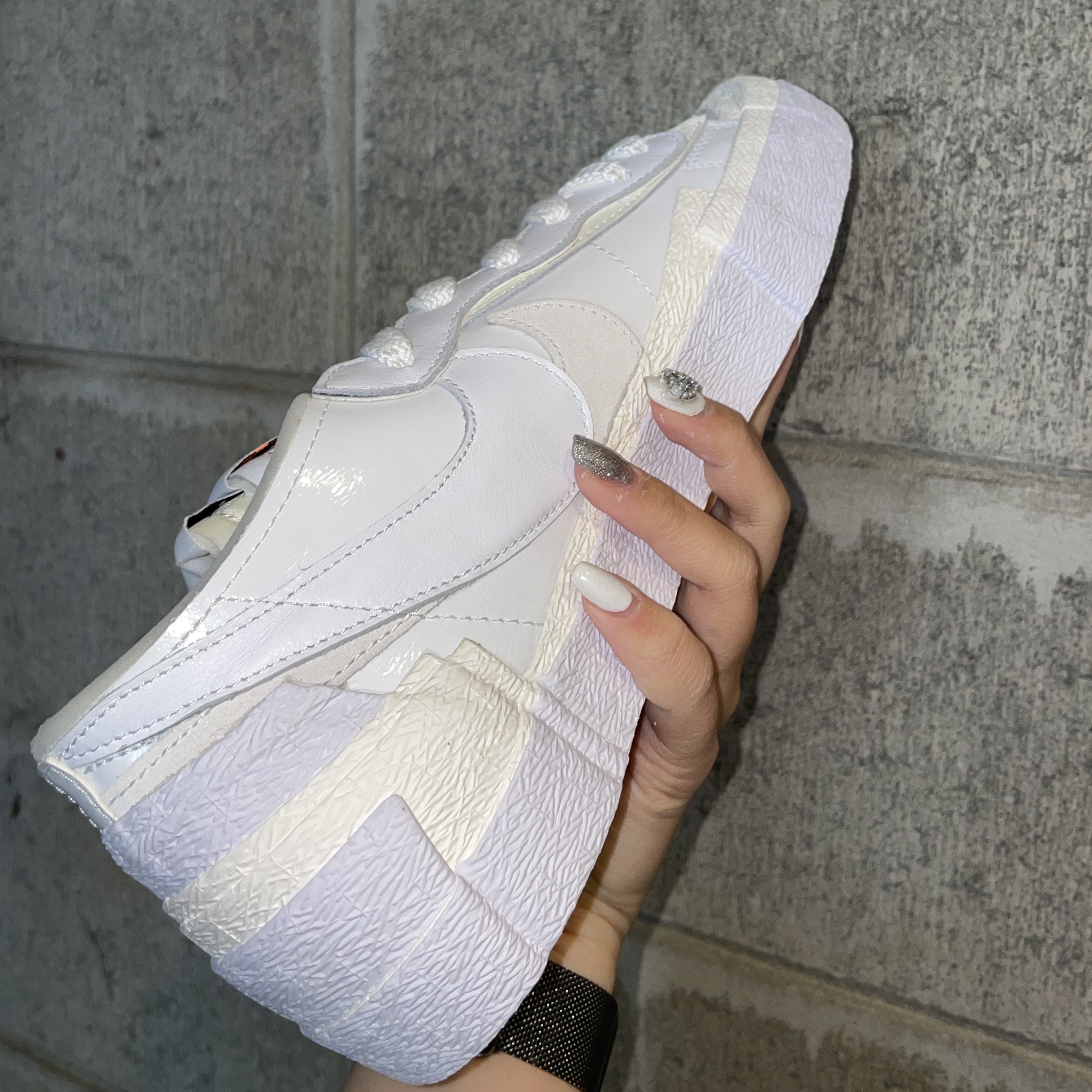 Nike x Sacai Blazer Low White Patent Leather 착용 스타일 - 3