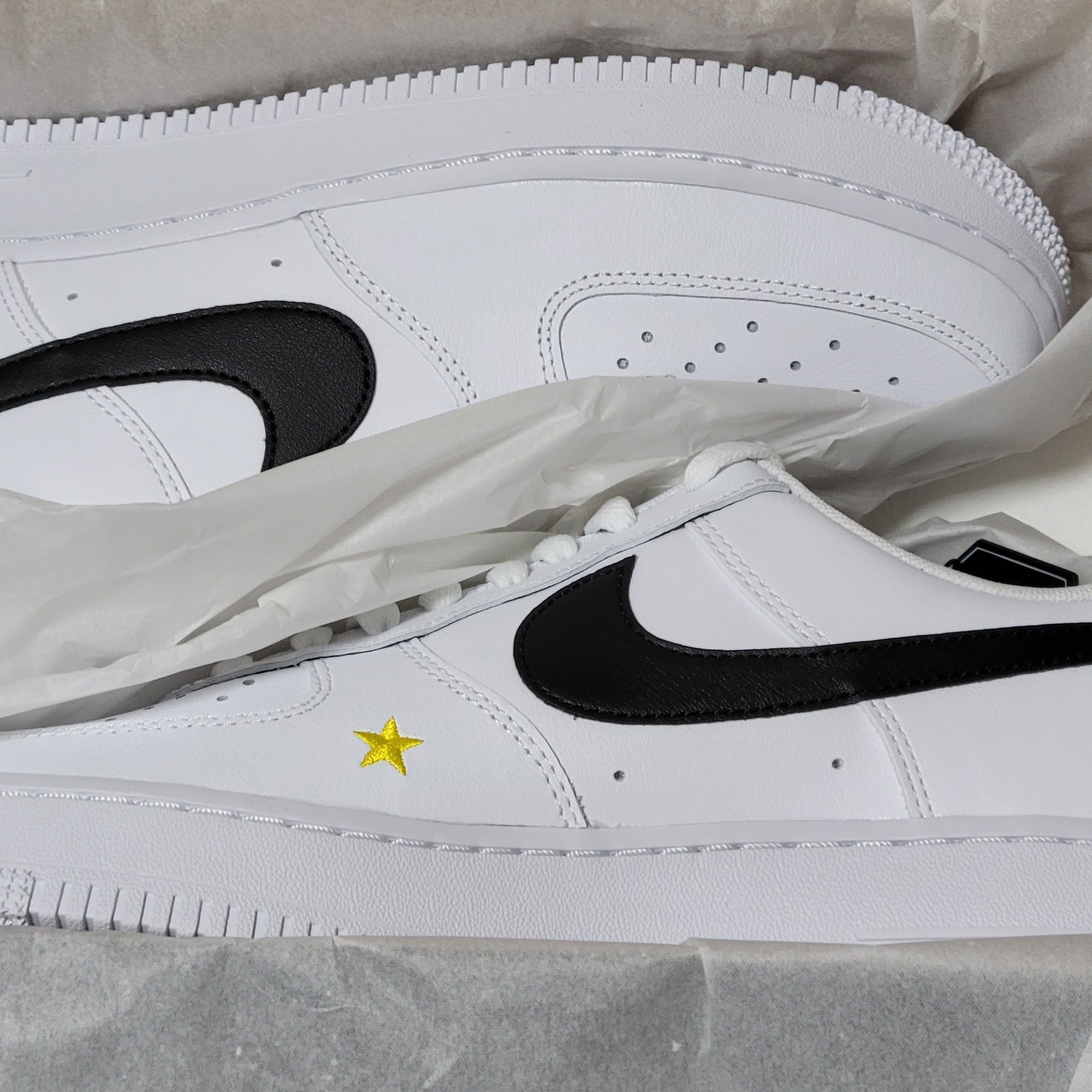 Nike Air Force 1 '07 LV8 2 Have a Nike Day 착용 스타일 - 1