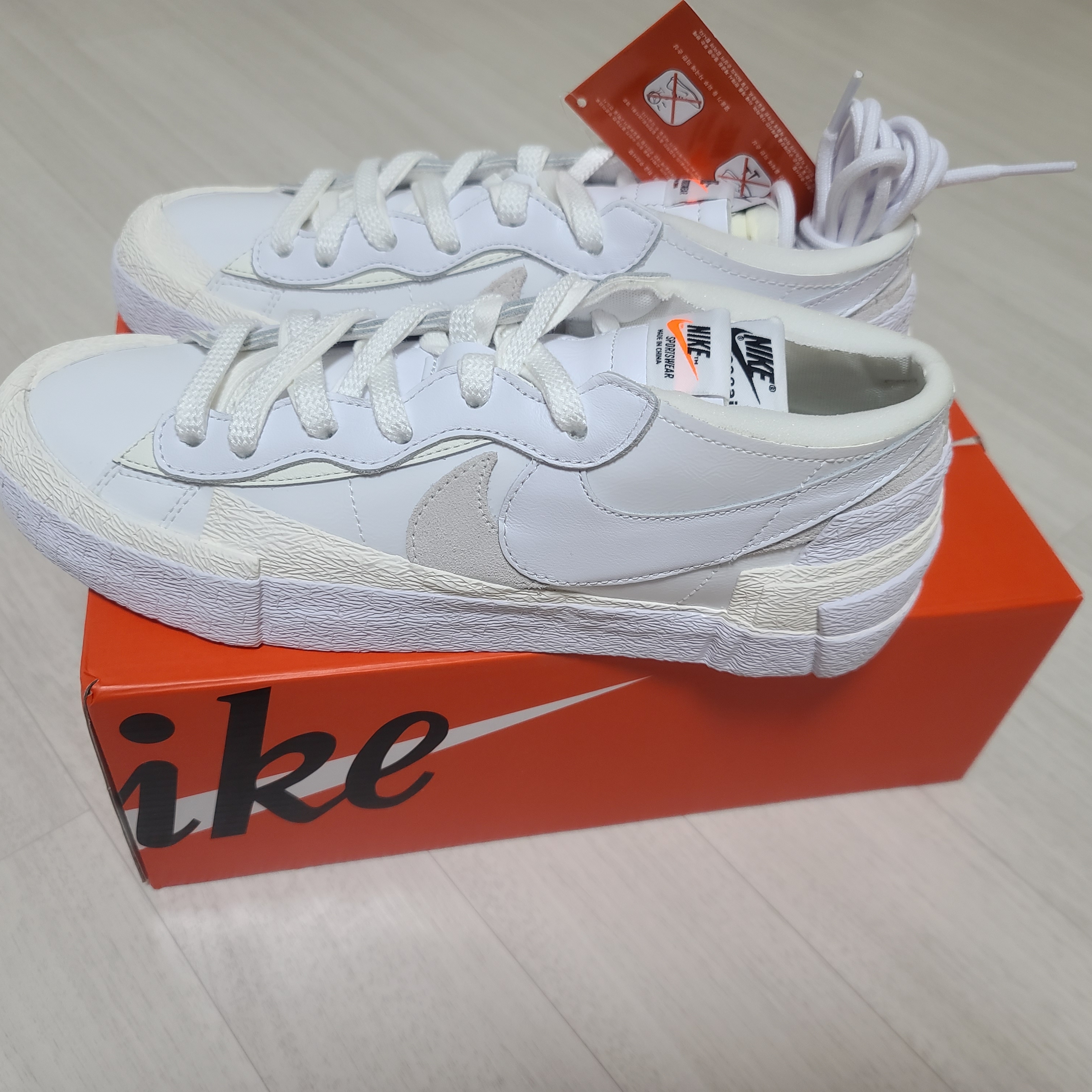 Nike x Sacai Blazer Low White Patent Leather 착용 스타일