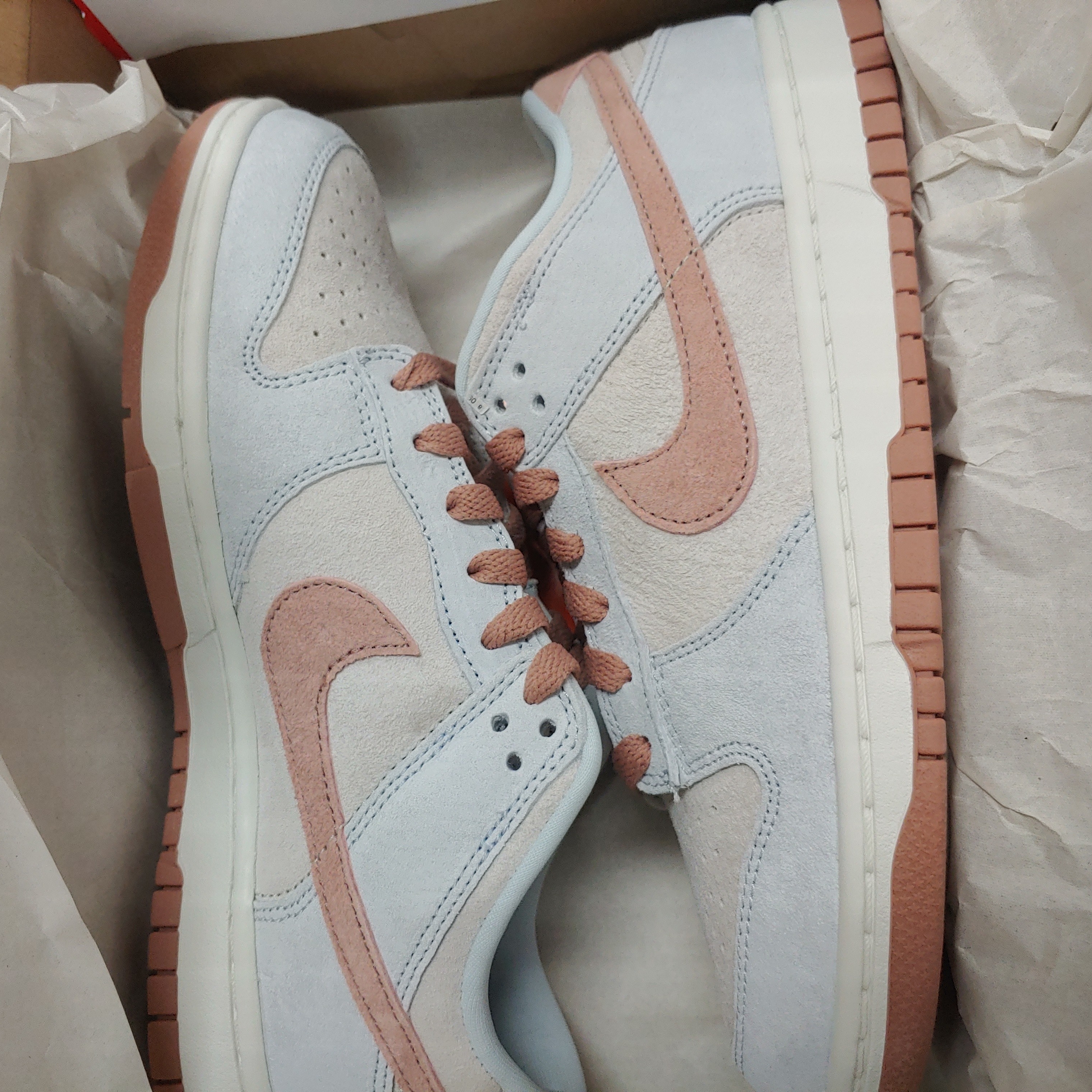 Nike Dunk Low Retro PRM Fossil Rose 착용 스타일