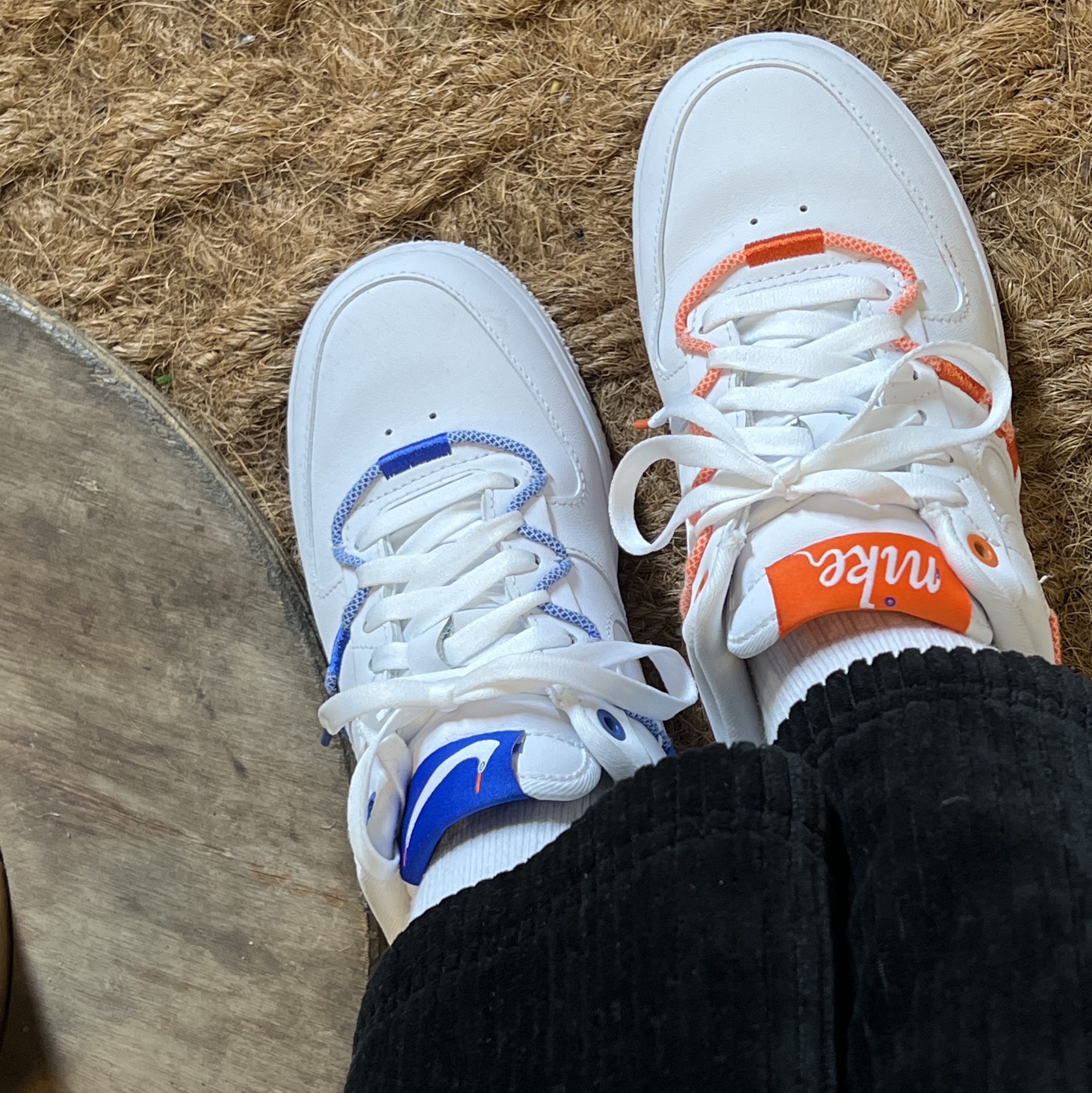 (W) Nike Air Force 1 '07 LX White Safety Orange 착용 스타일