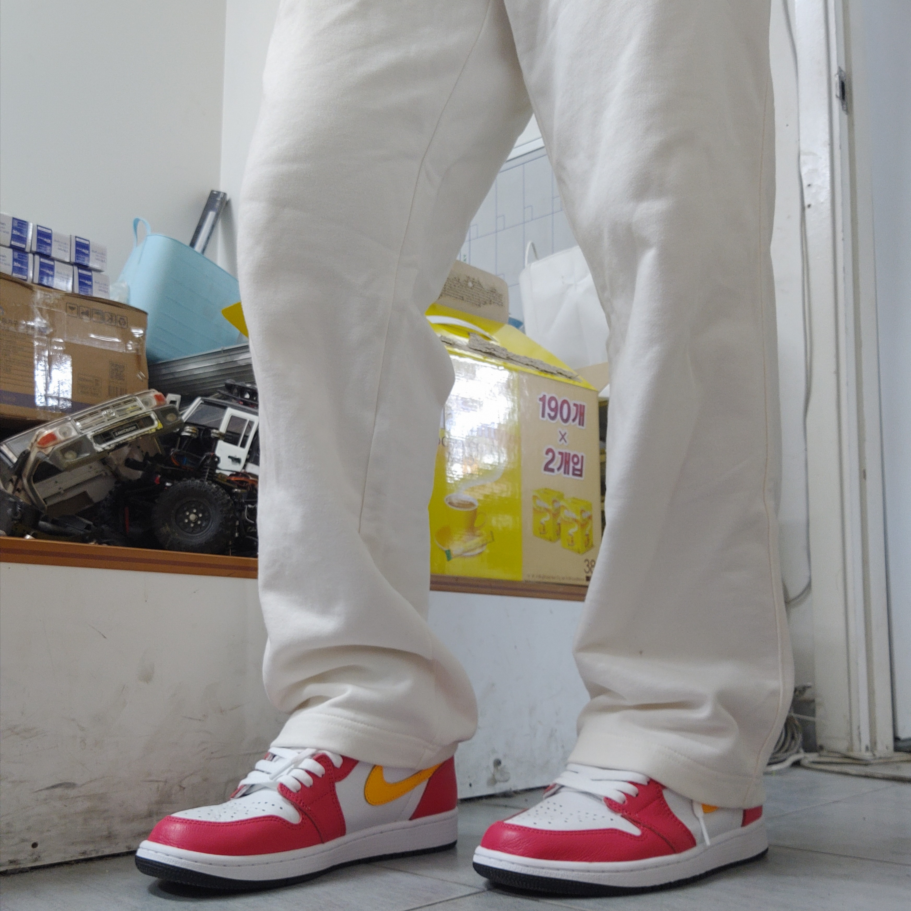 Jordan 1 Retro High OG Light Fusion Red 착용 스타일