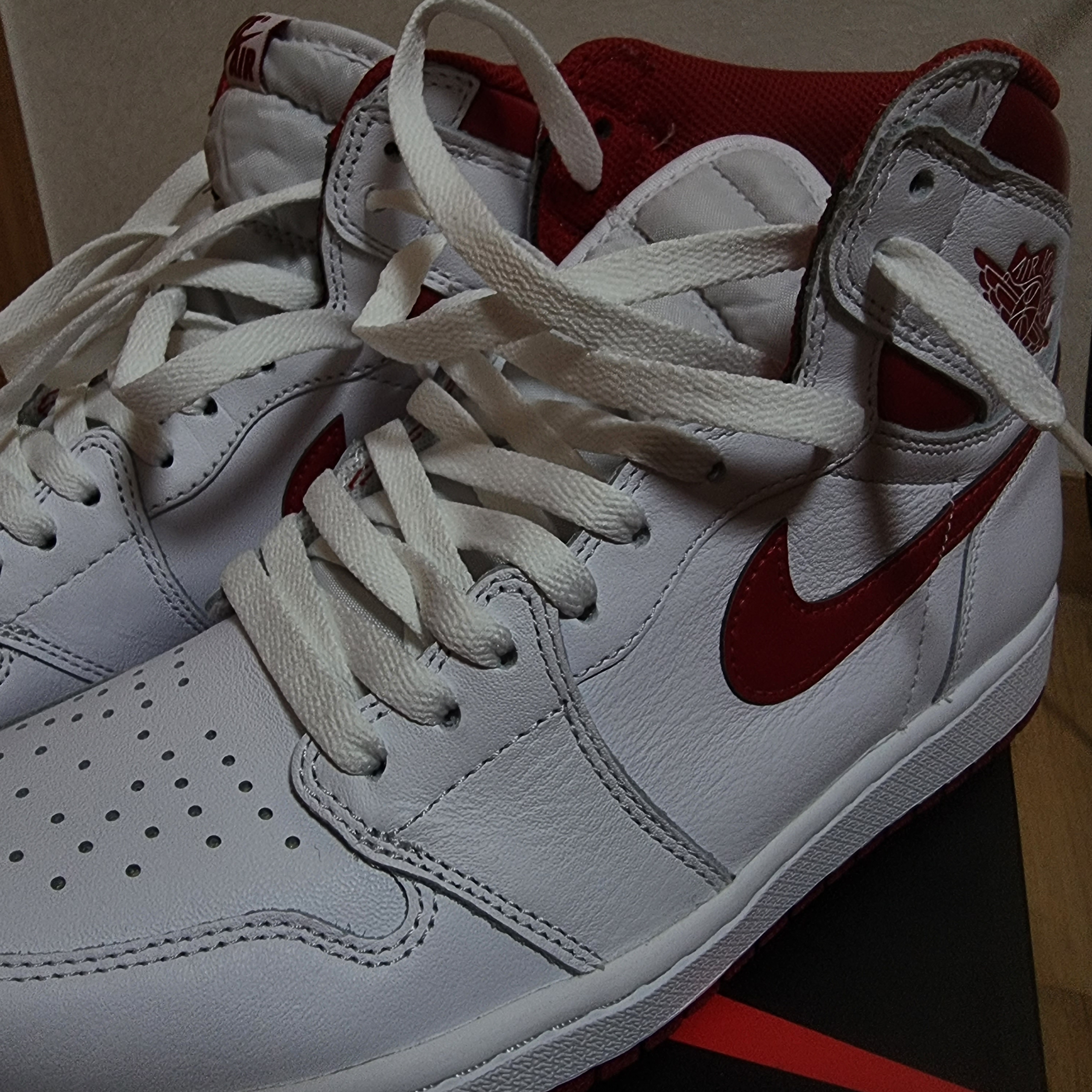 Jordan 1 Retro Metallic Red 2017 착용 스타일 - 1