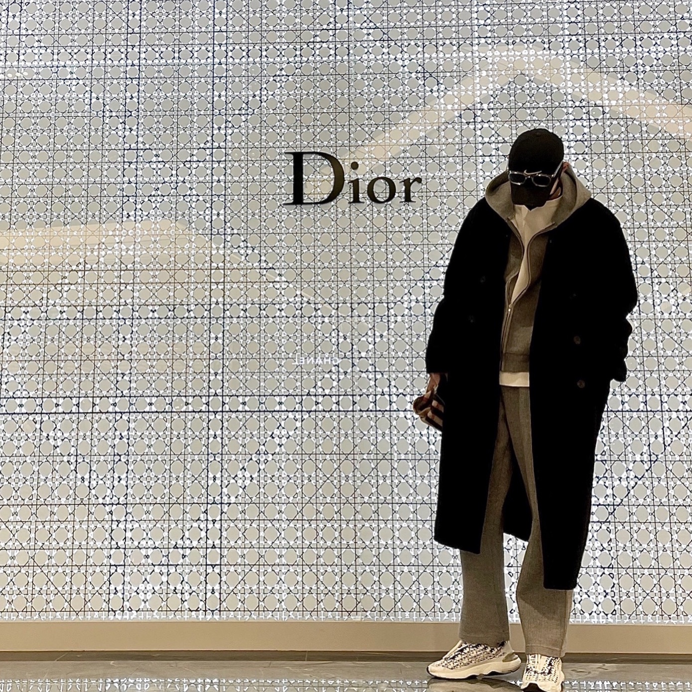 Dior B24 Oblique Cannage Motif White 착용 스타일