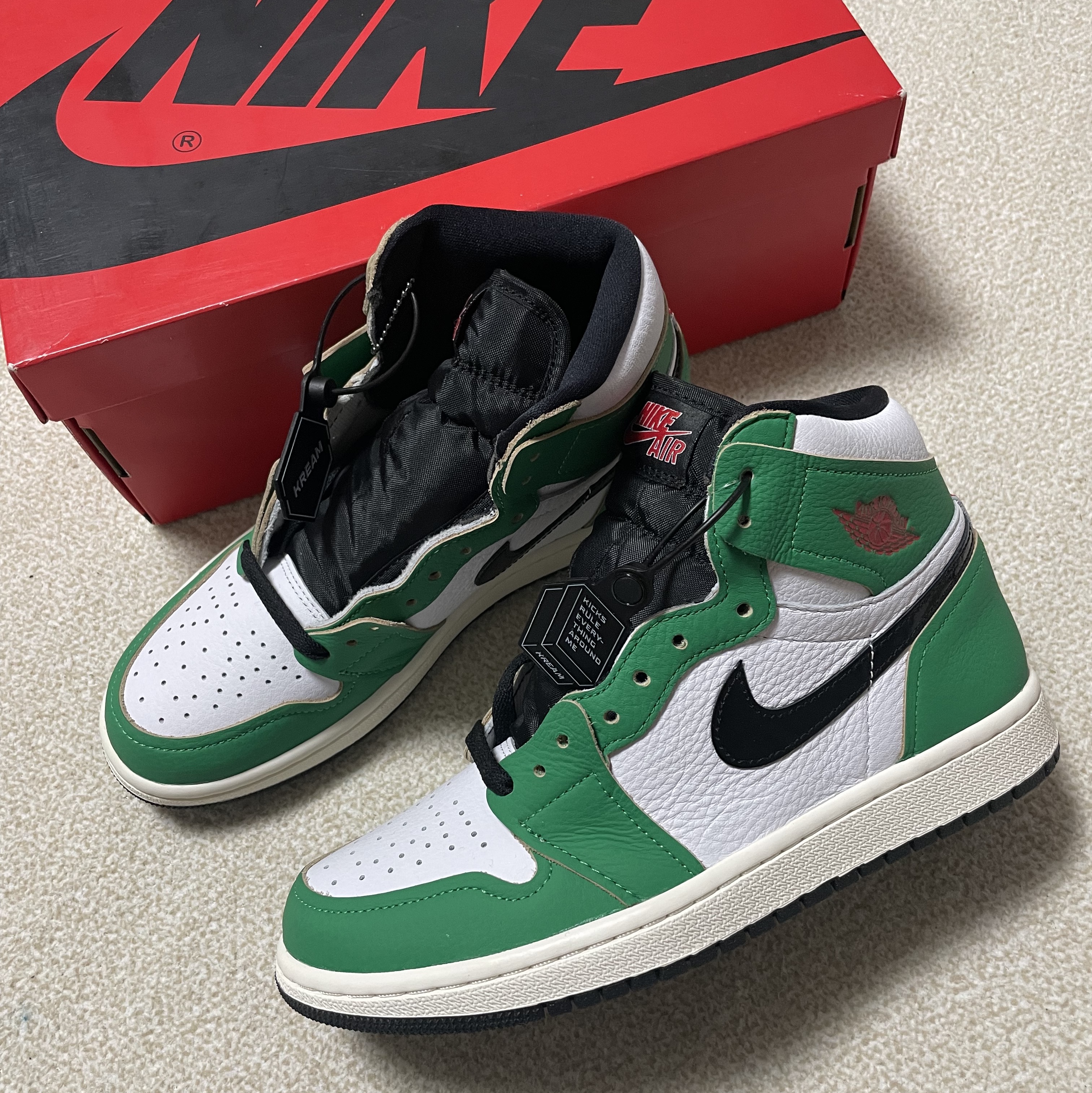 (W) Jordan 1 Retro High OG Lucky Green 착용 스타일 - 1