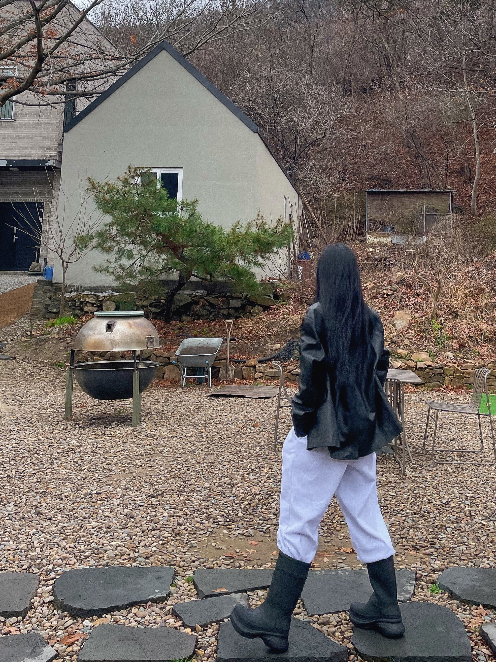 Balenciaga x Crocs Rubber Boot Black, (W) Balenciaga x Crocs Rubber Boot Black 착용 스타일 - 5