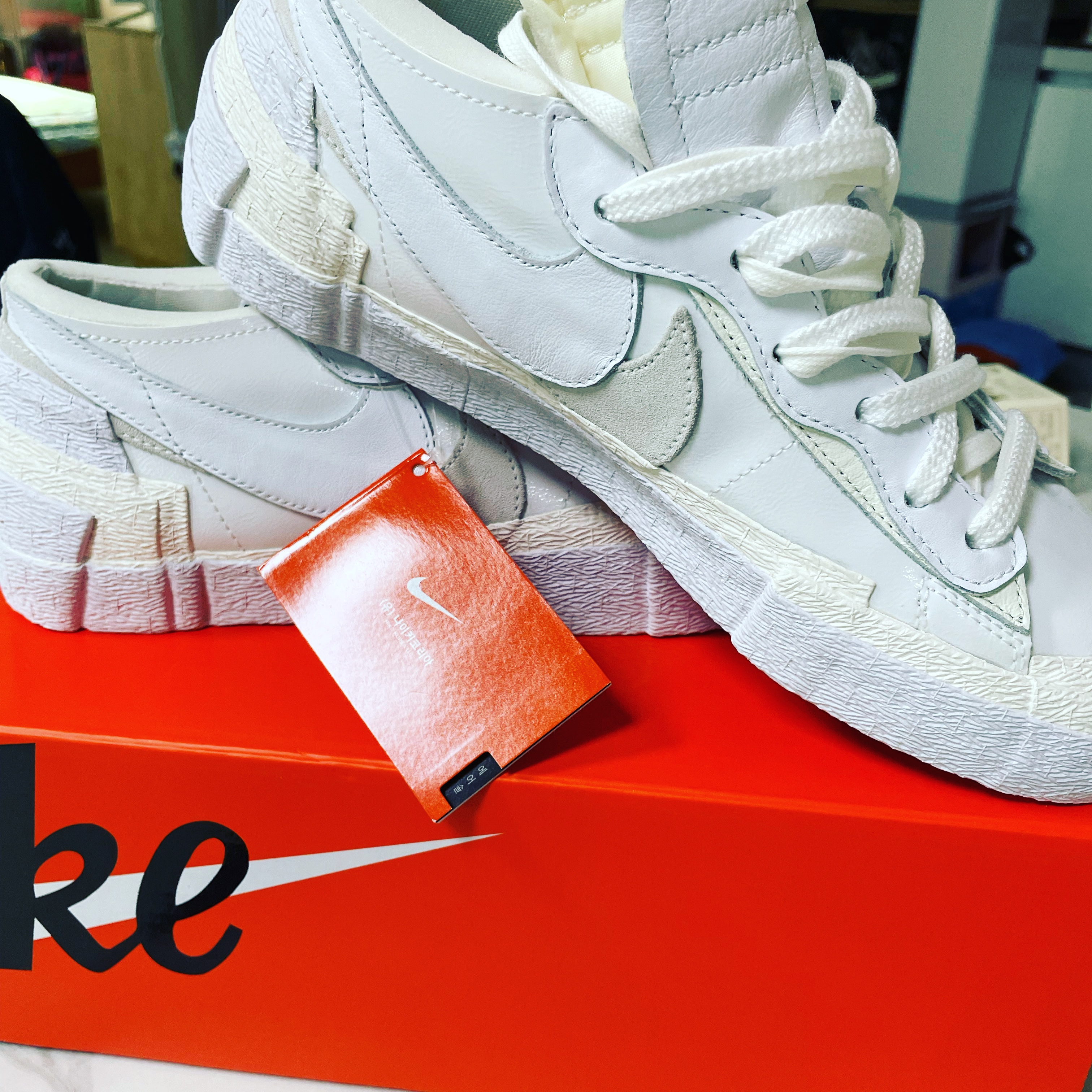 Nike x Sacai Blazer Low White Patent Leather 착용 스타일
