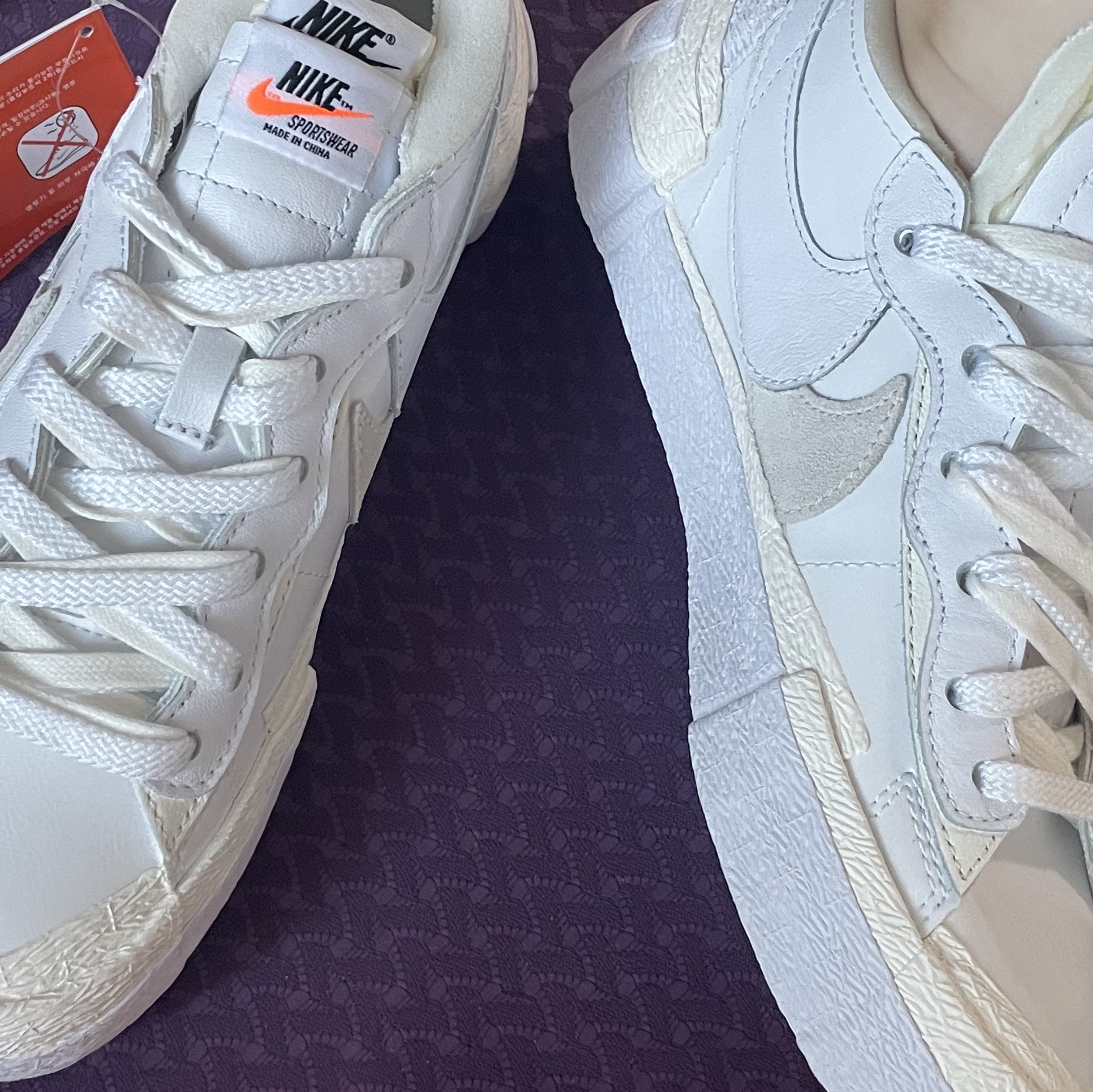 Nike x Sacai Blazer Low White Patent Leather 착용 스타일 - 2