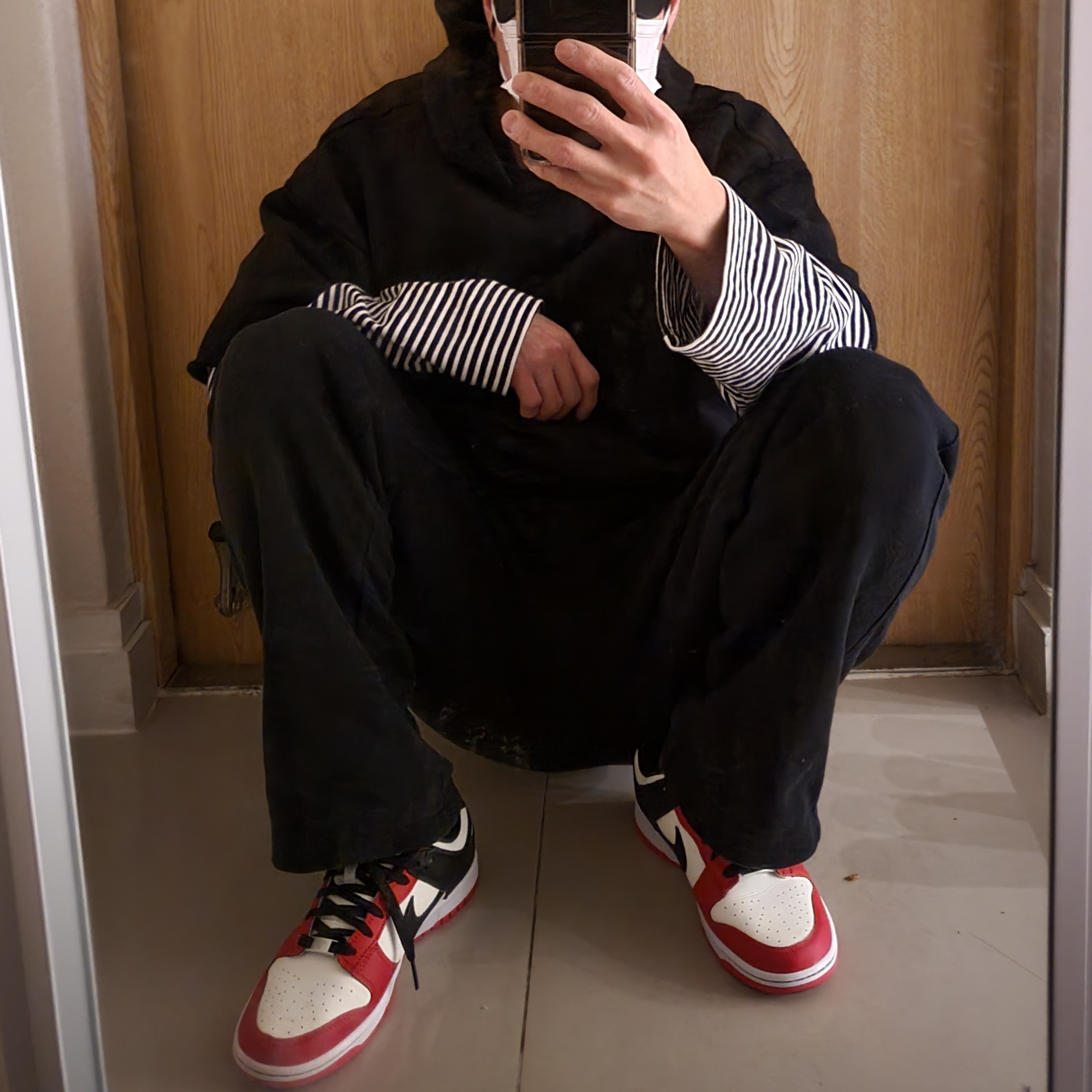 Nike x NBA Dunk Low Retro EMB Black and Chile Red 착용 스타일