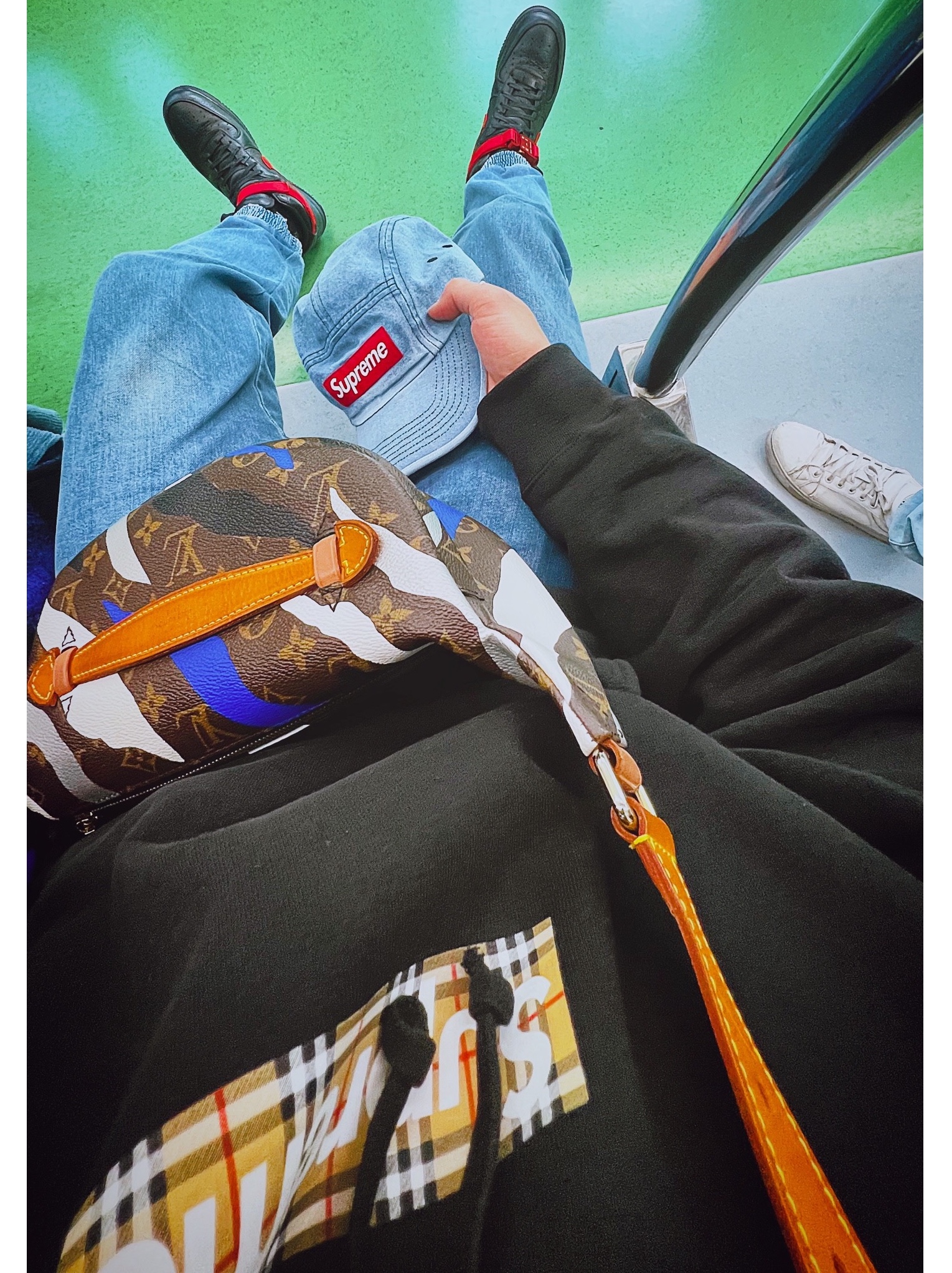 Supreme x Burberry Box Logo Hooded Sweatshirt Black - 22SS, Supreme Washed Chino Twill Camp Cap Denim - 21FW 착용 스타일 - 2