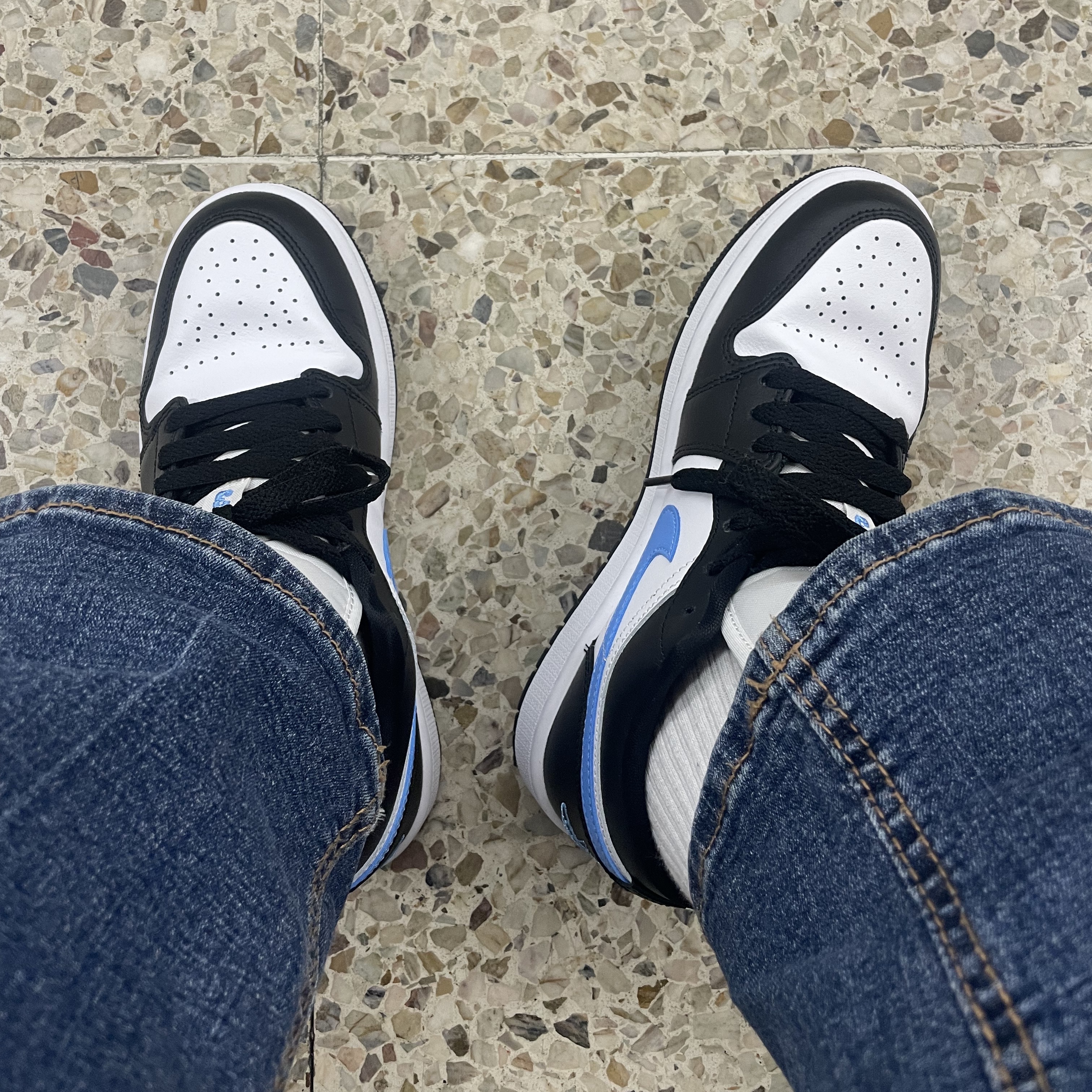 (W) Jordan 1 Low Black University Blue 착용 스타일