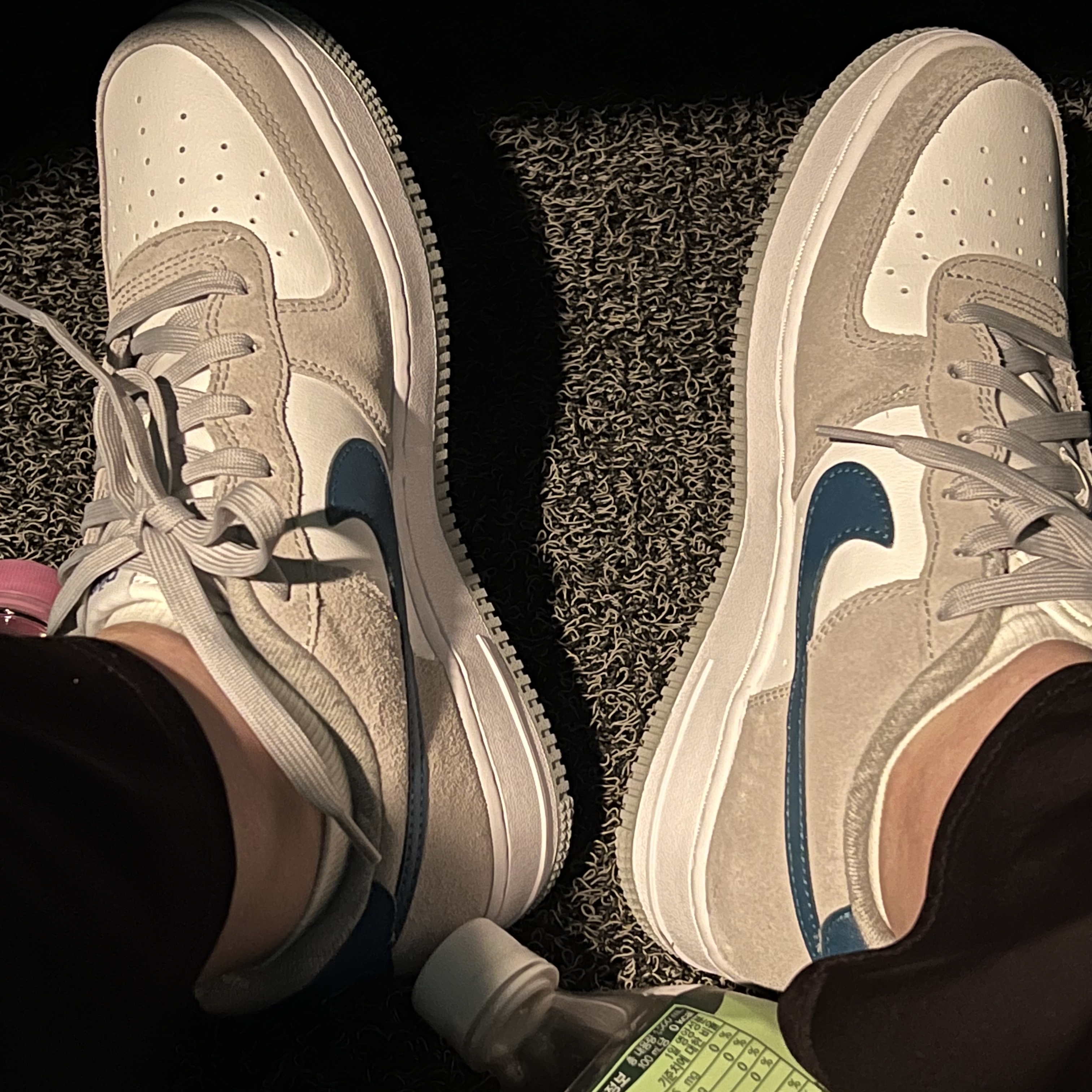 (GS) Nike Air Force 1 LV8 Athletic Club Light Smoke Grey Marina 착용 스타일