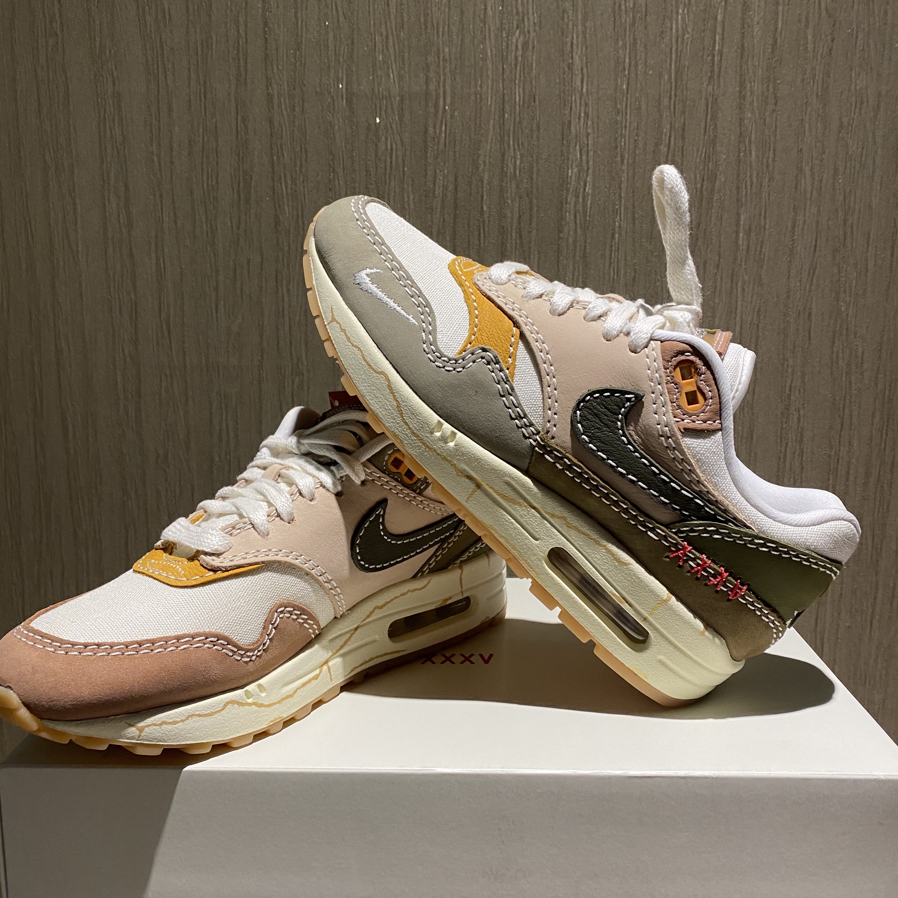(W) Nike Air Max 1 Premium Wabisabi 착용 스타일 - 2