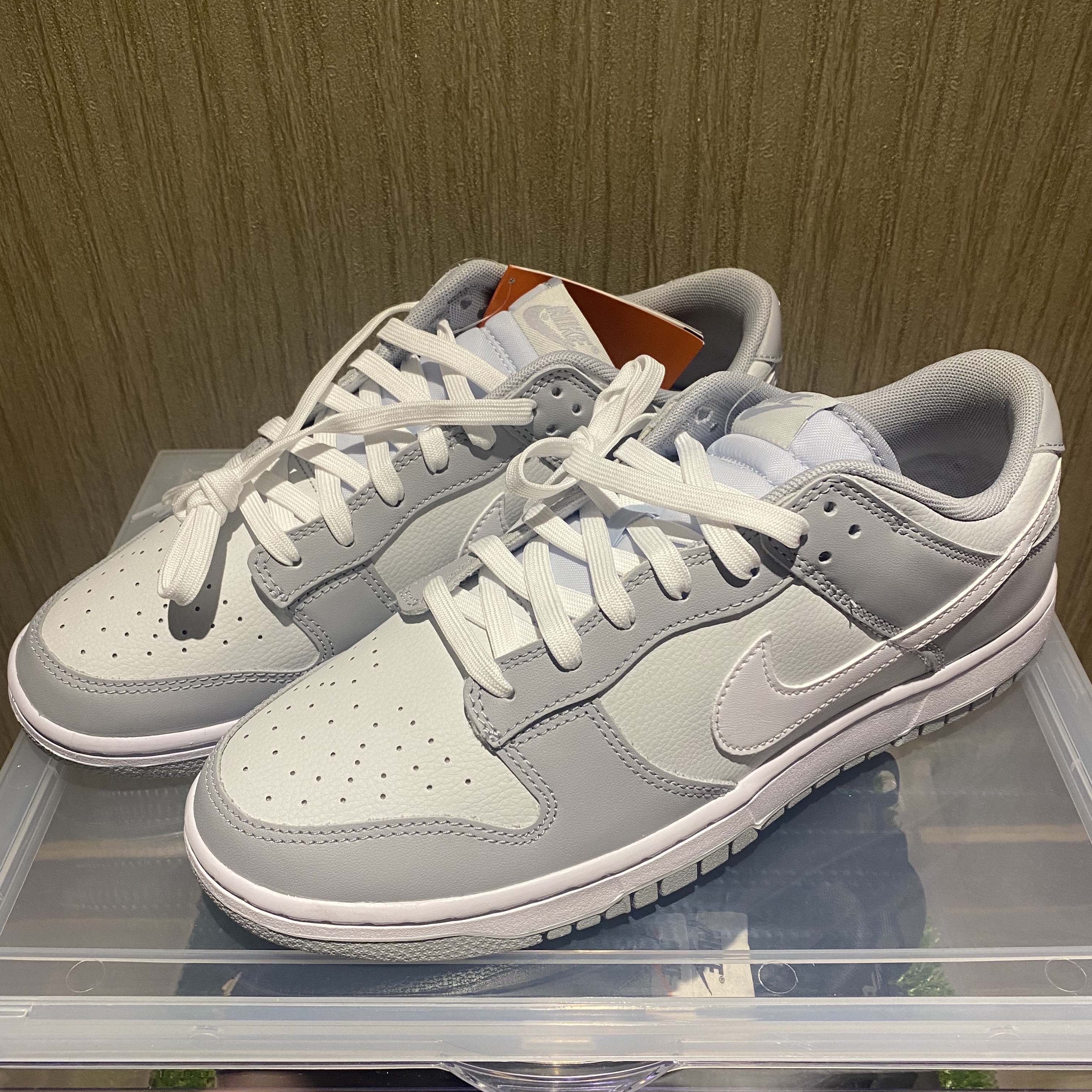 Nike Dunk Low Retro Wolf Grey 착용 스타일 - 2