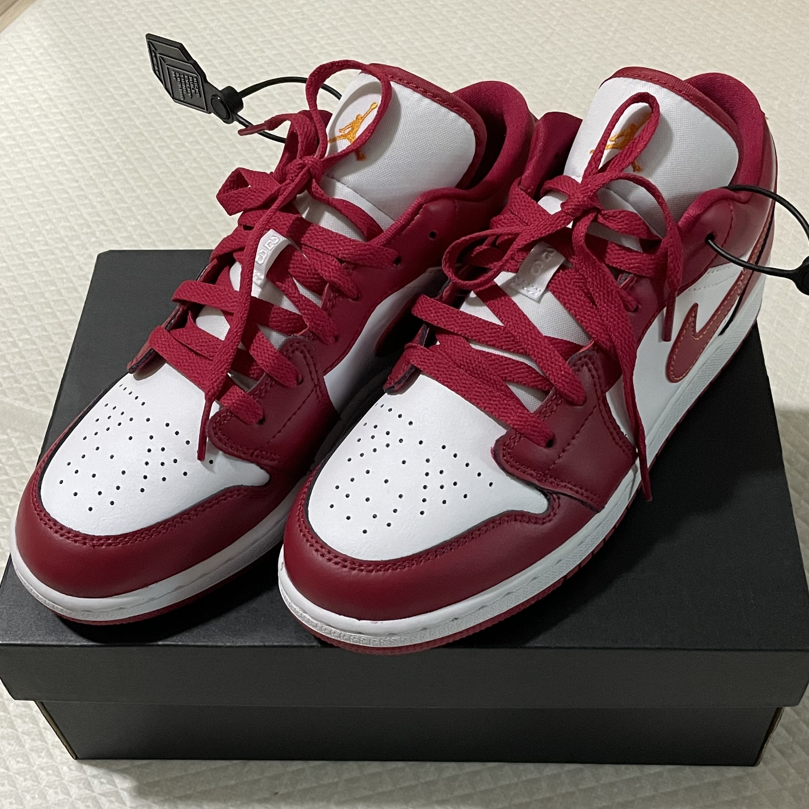(GS) Jordan 1 Low Cardinal Red 착용 스타일