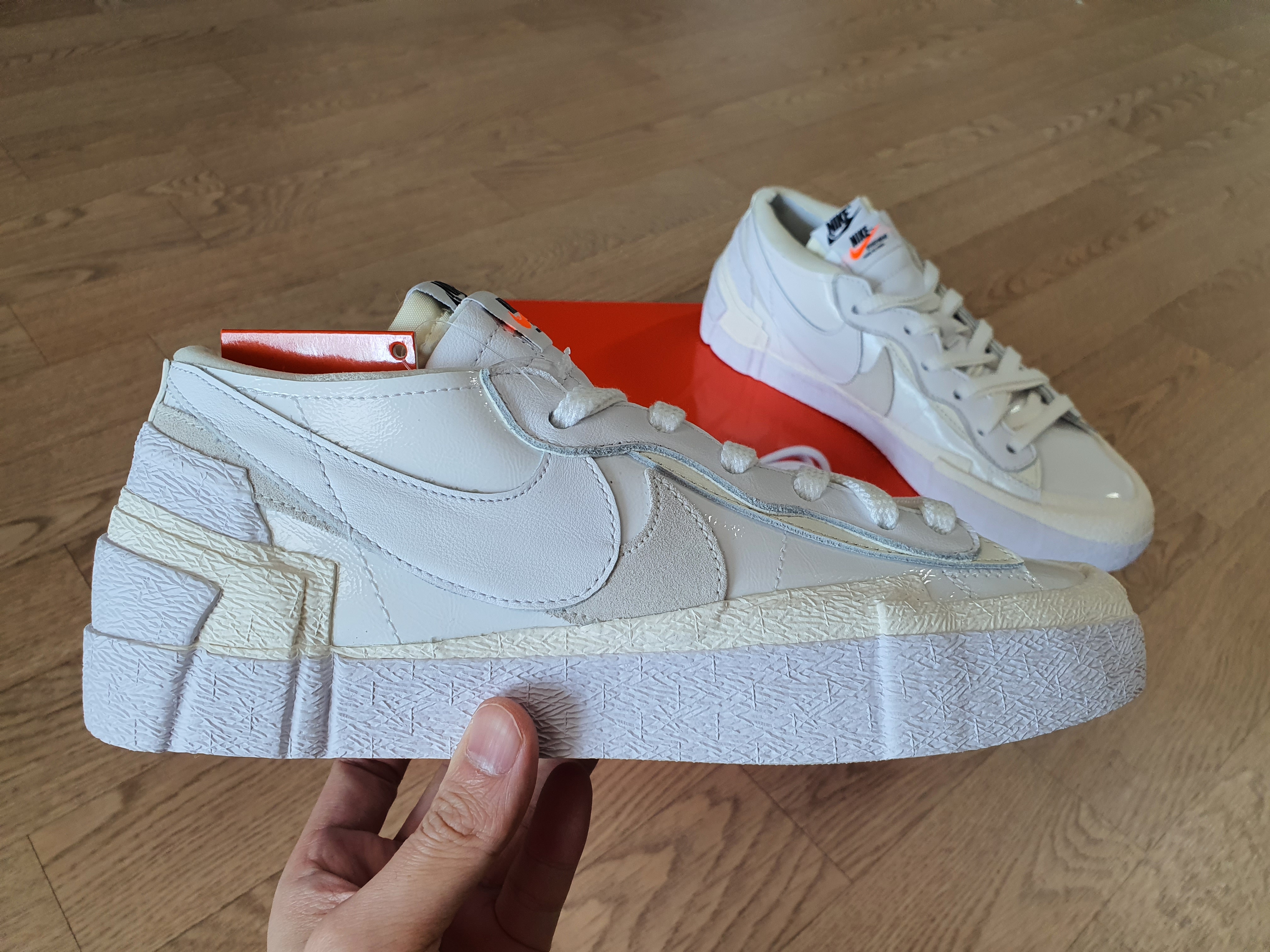 Nike x Sacai Blazer Low White Patent Leather 착용 스타일 - 3